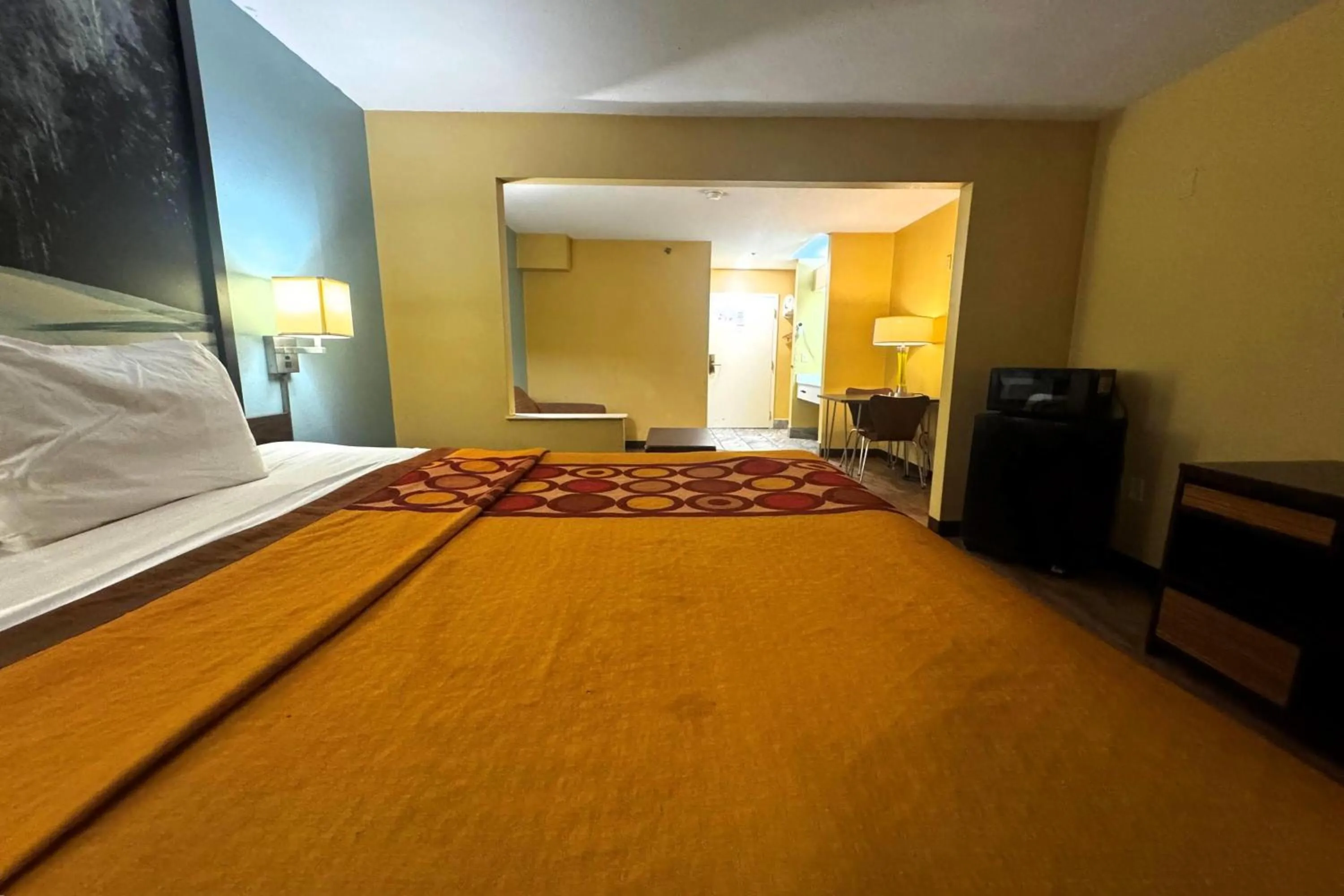 Photo of the whole room, Bed in Super 8 by Wyndham Jackson Ridgeland