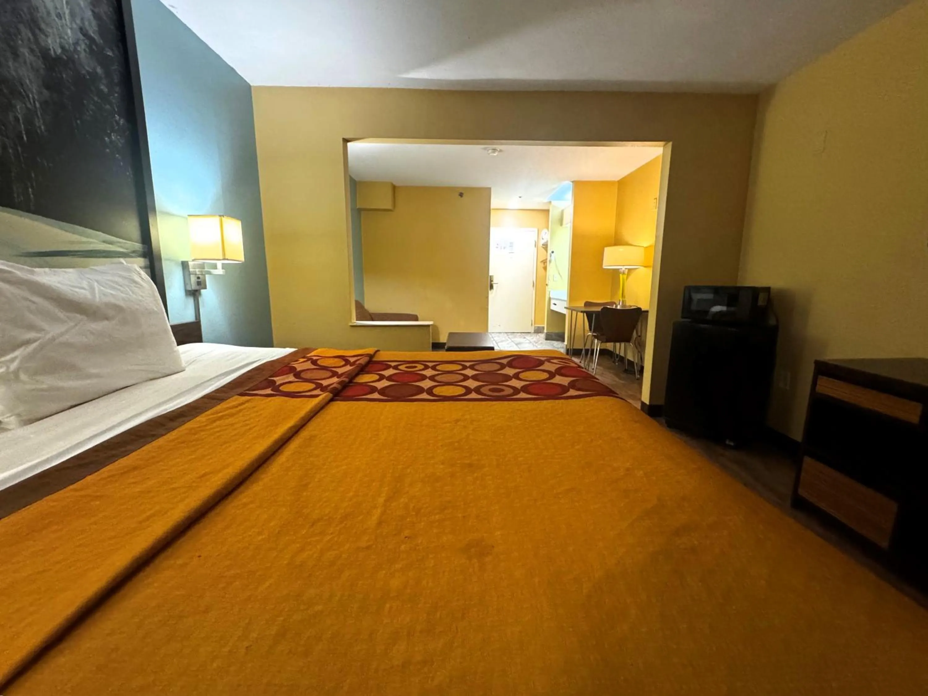 Photo of the whole room, Bed in Super 8 by Wyndham Jackson Ridgeland