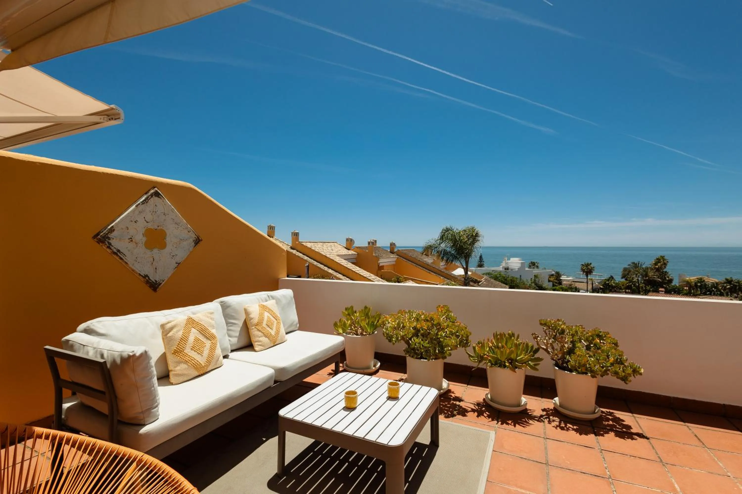 Modern beachside Penthouse with amazing sea views in Costabella, Marbella