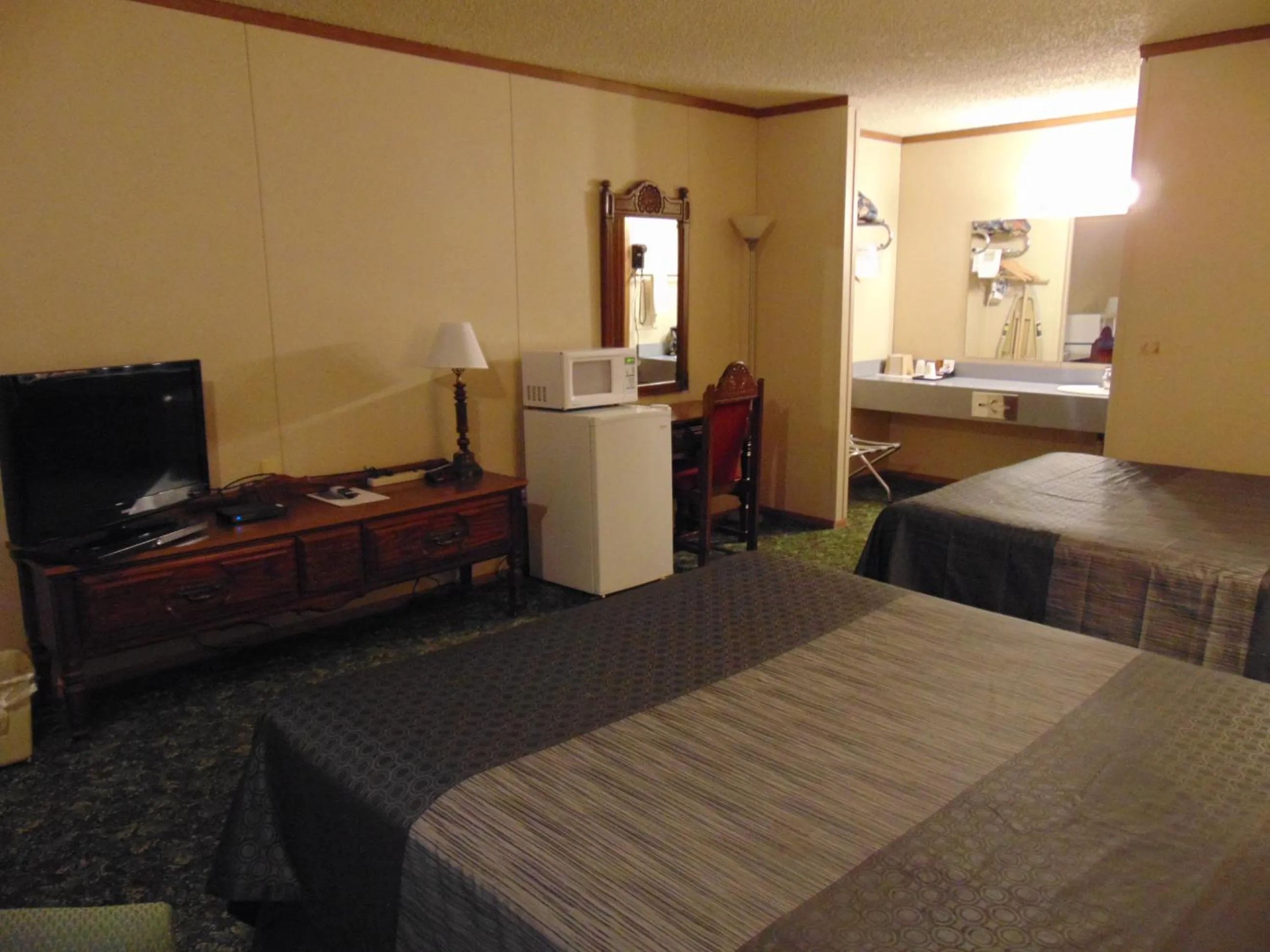 Bed in Heritage House Inn