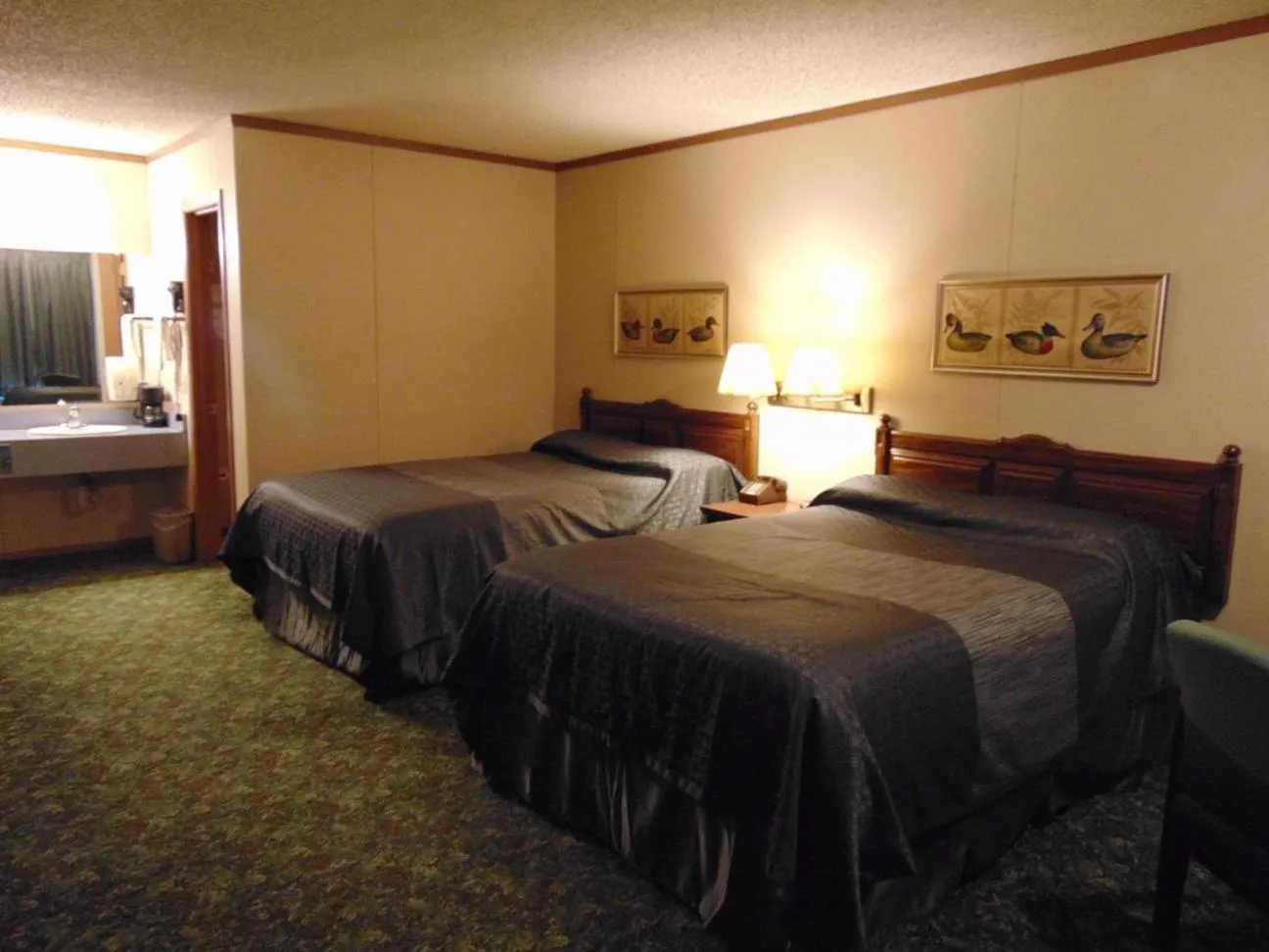 Bed in Heritage House Inn