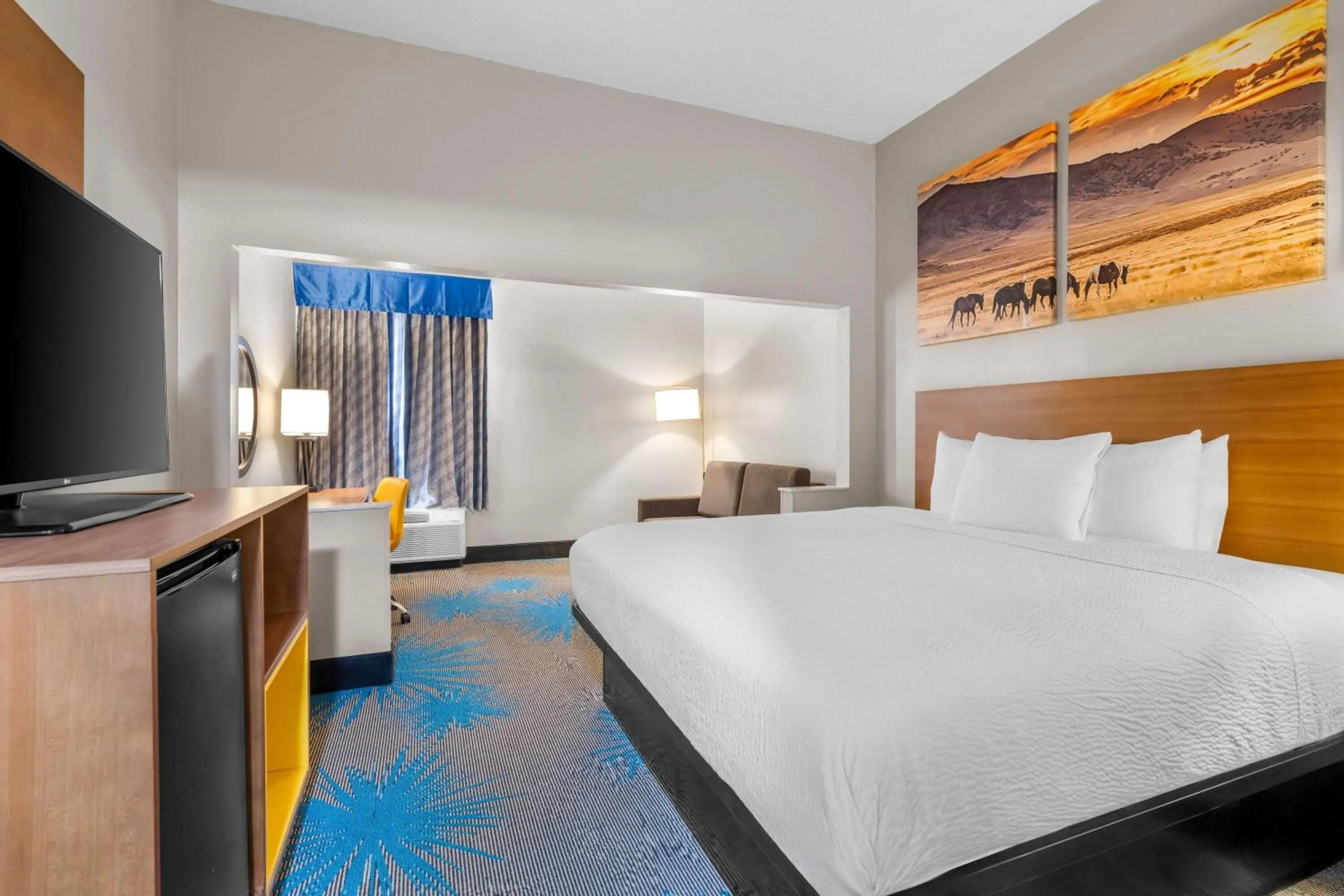 Photo of the whole room, Bed in Days Inn & Suites by Wyndham Ridgeland