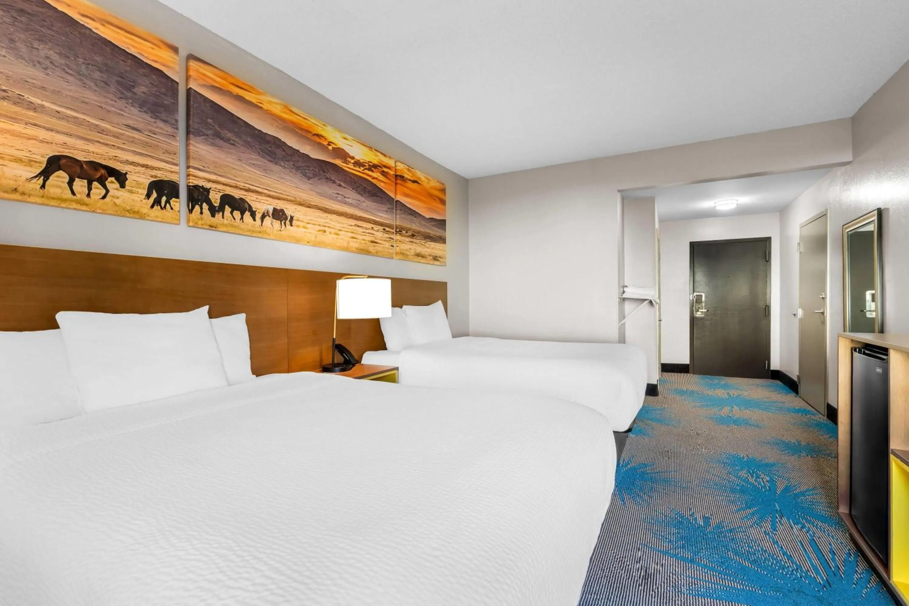 Bed in Days Inn & Suites by Wyndham Ridgeland