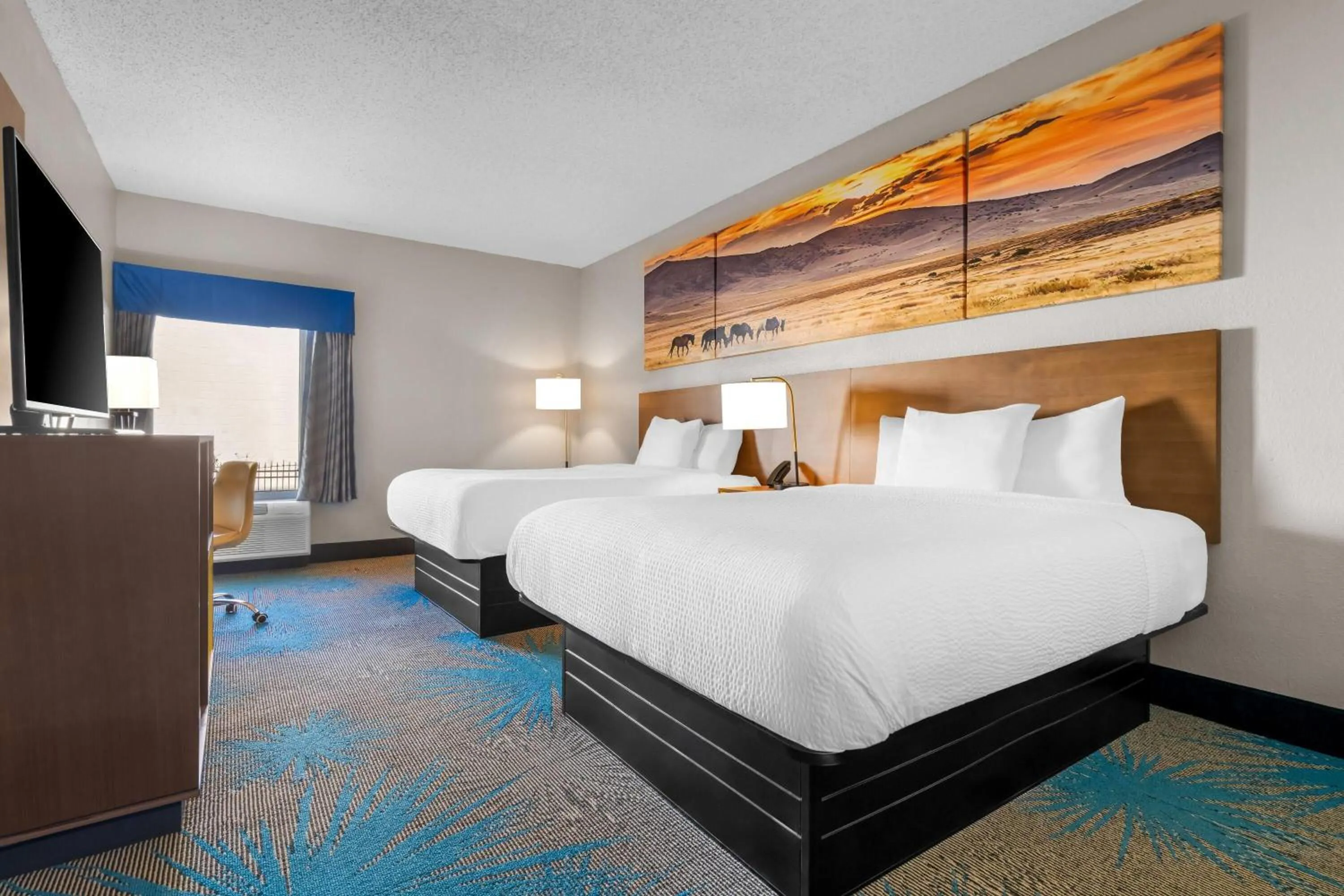 Bed in Days Inn & Suites by Wyndham Ridgeland