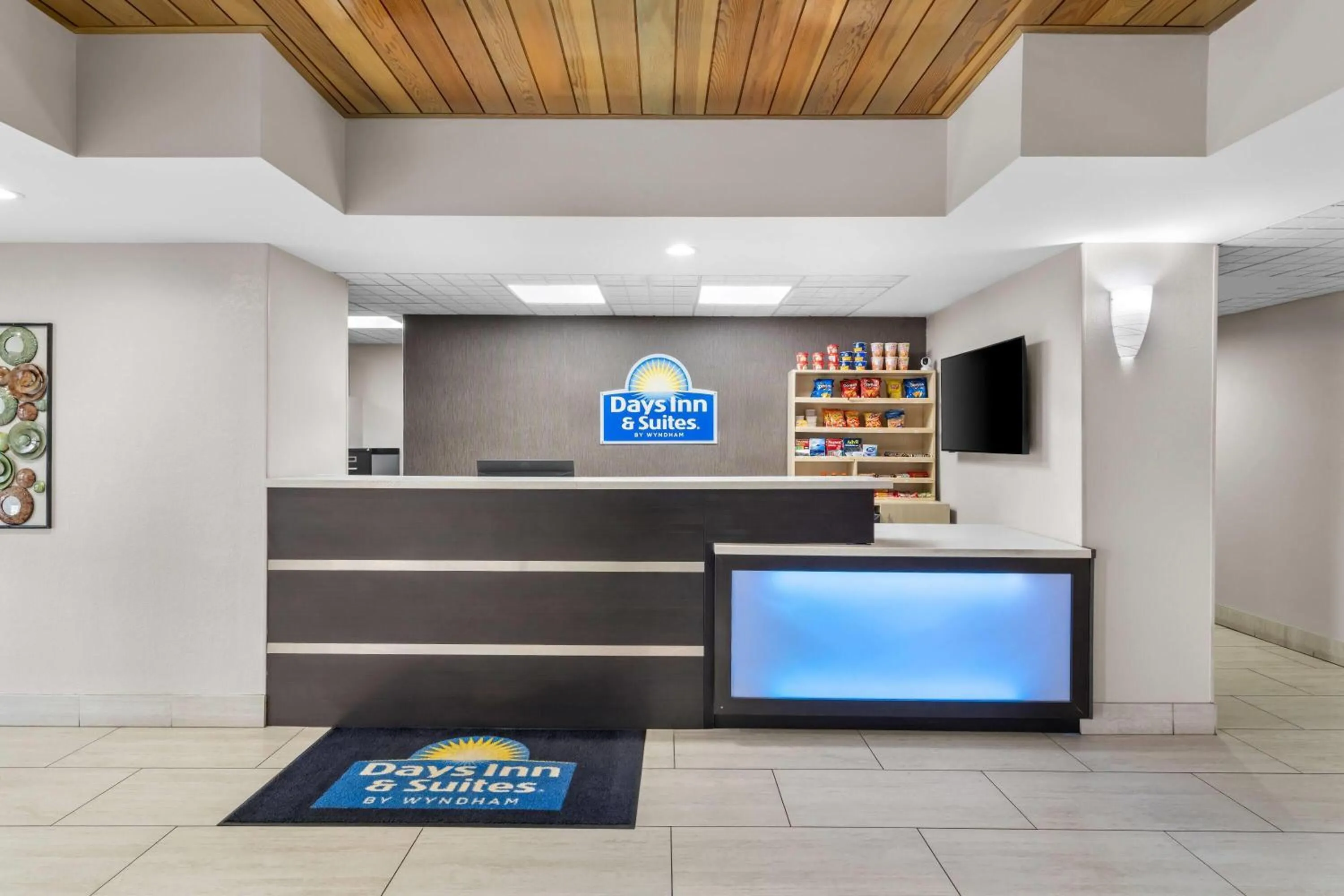 Lobby or reception in Days Inn & Suites by Wyndham Ridgeland