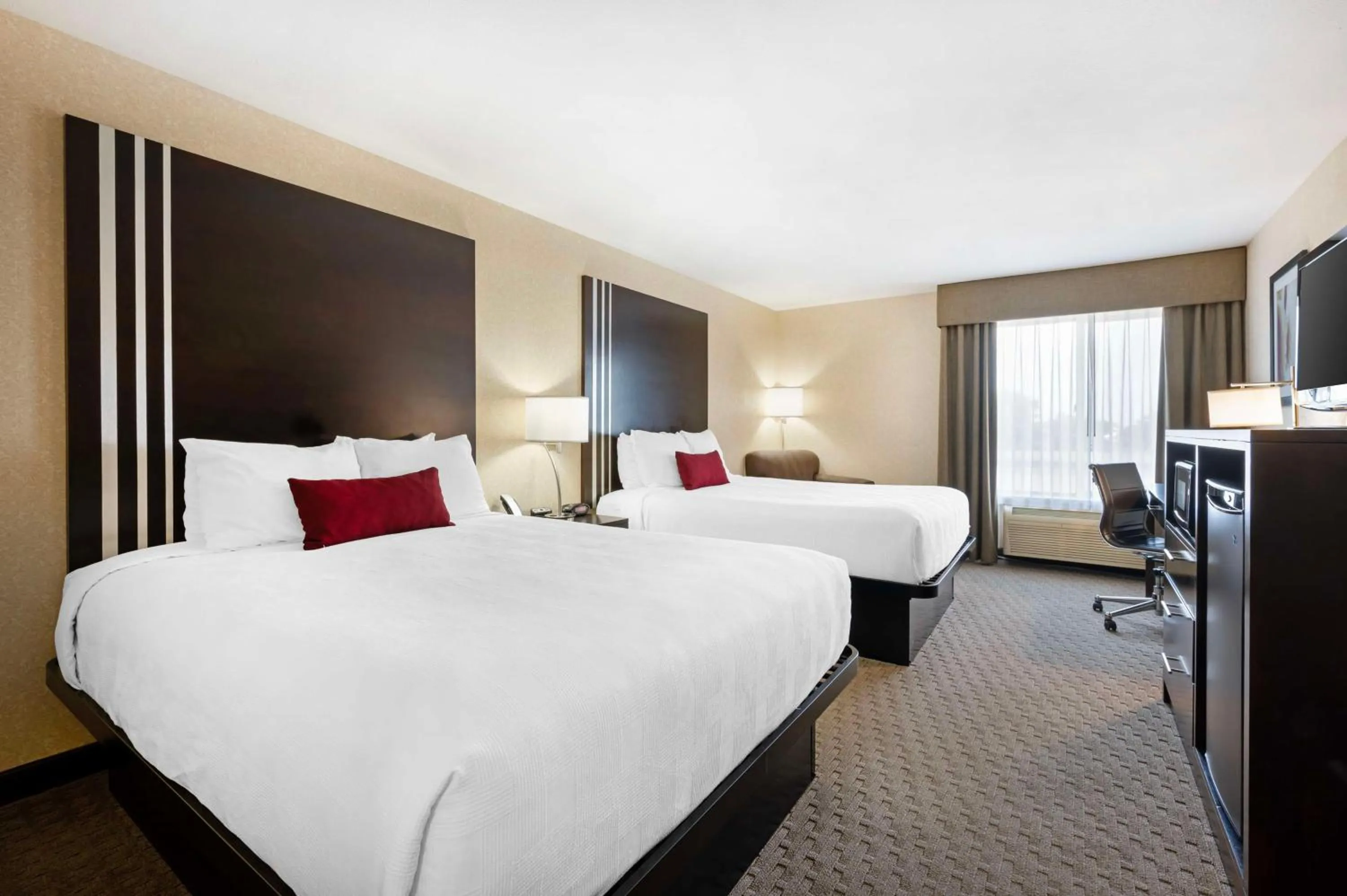 Bedroom, Bed in Best Western Plus Howe Inn