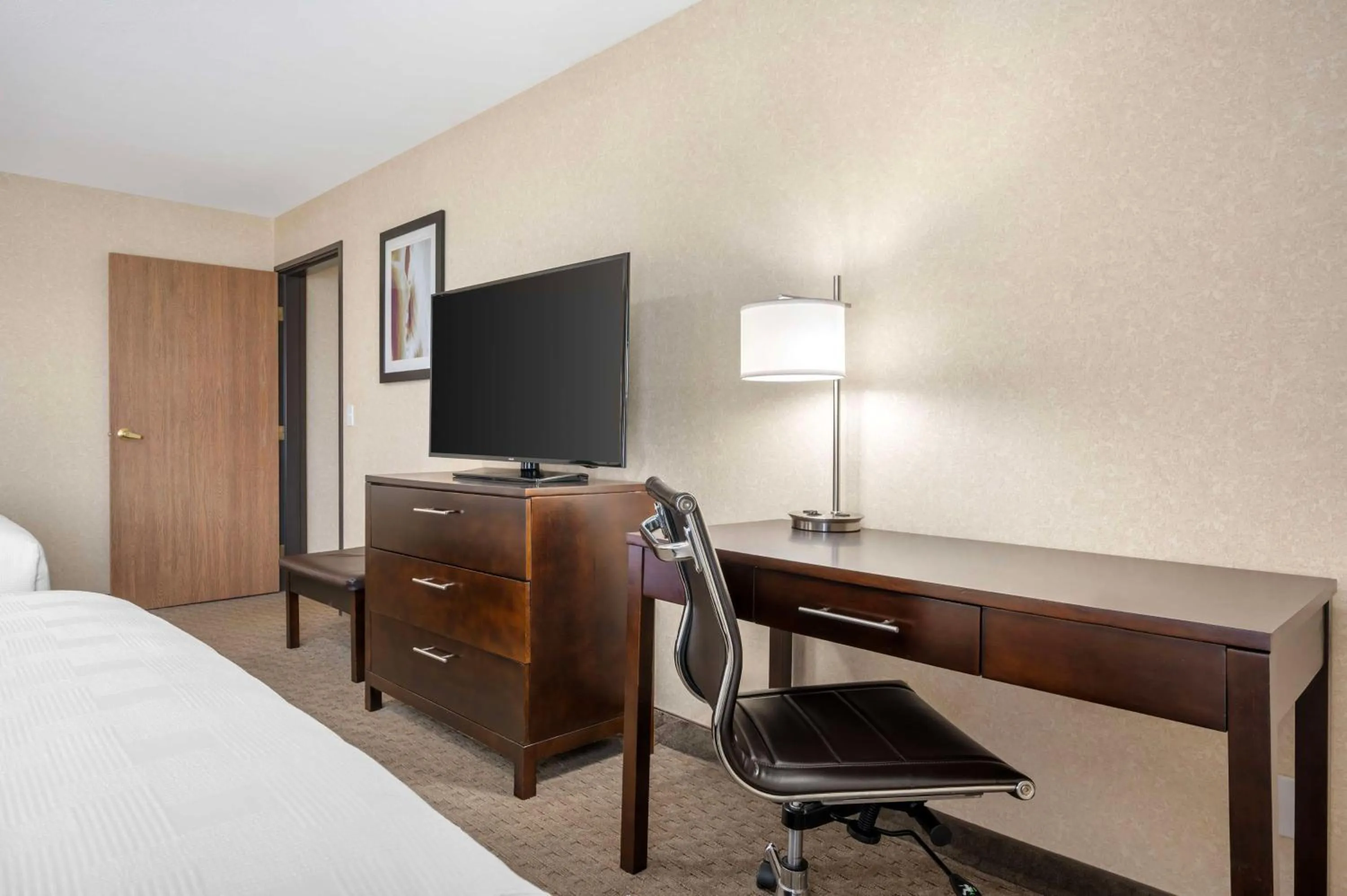 Bedroom, Bed in Best Western Plus Howe Inn