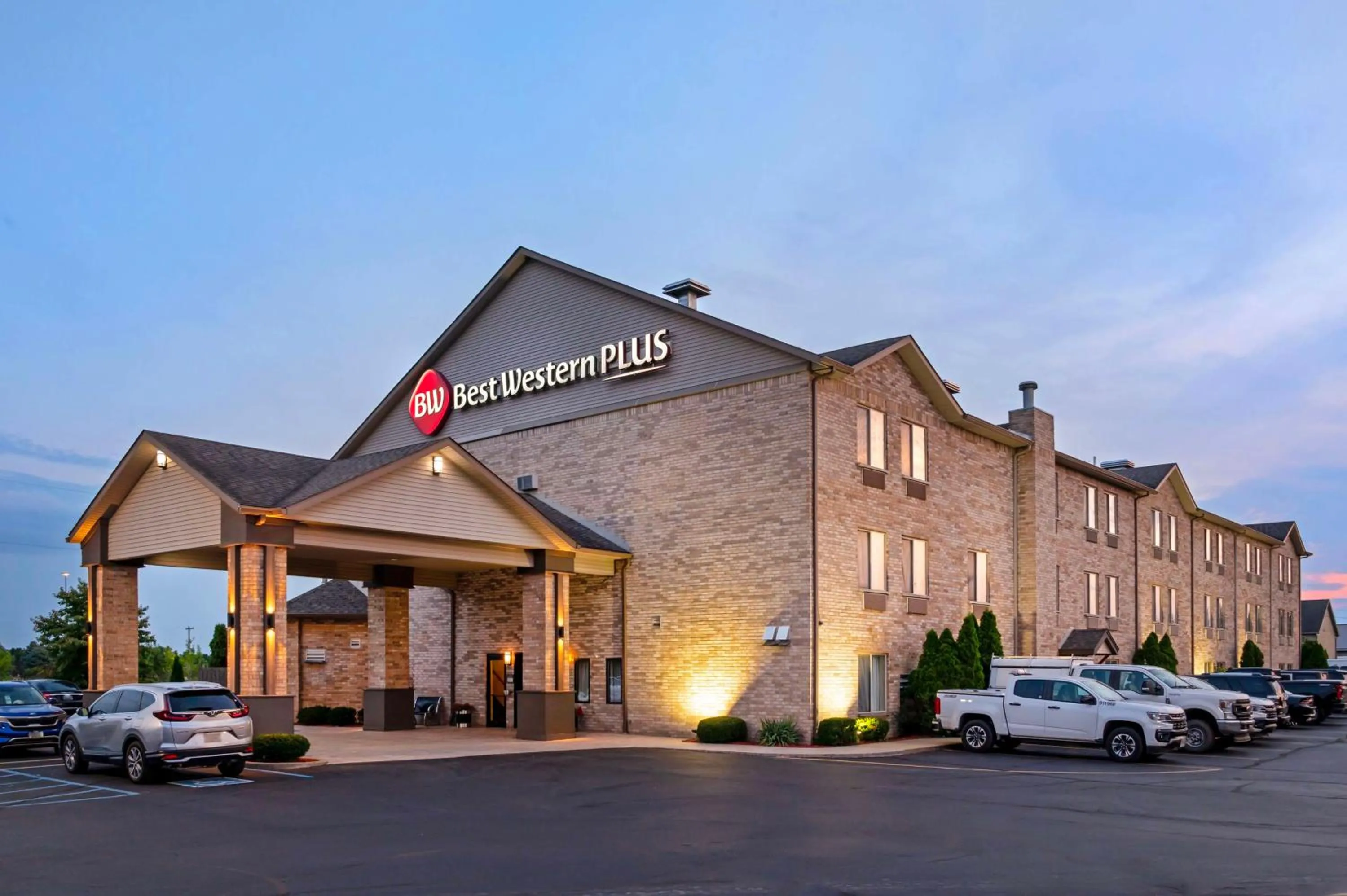 Property building in Best Western Plus Howe Inn