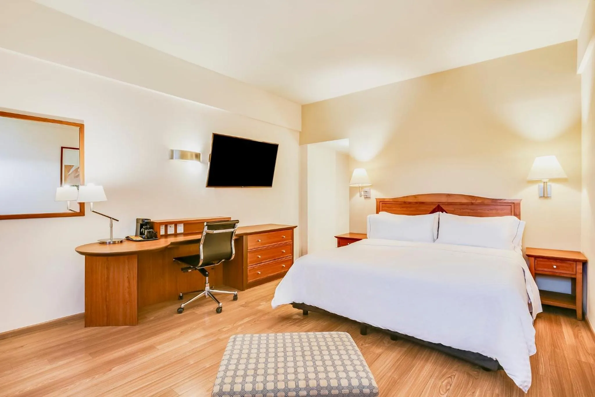 Photo of the whole room, Bed in Fiesta Inn Torreon Galerias