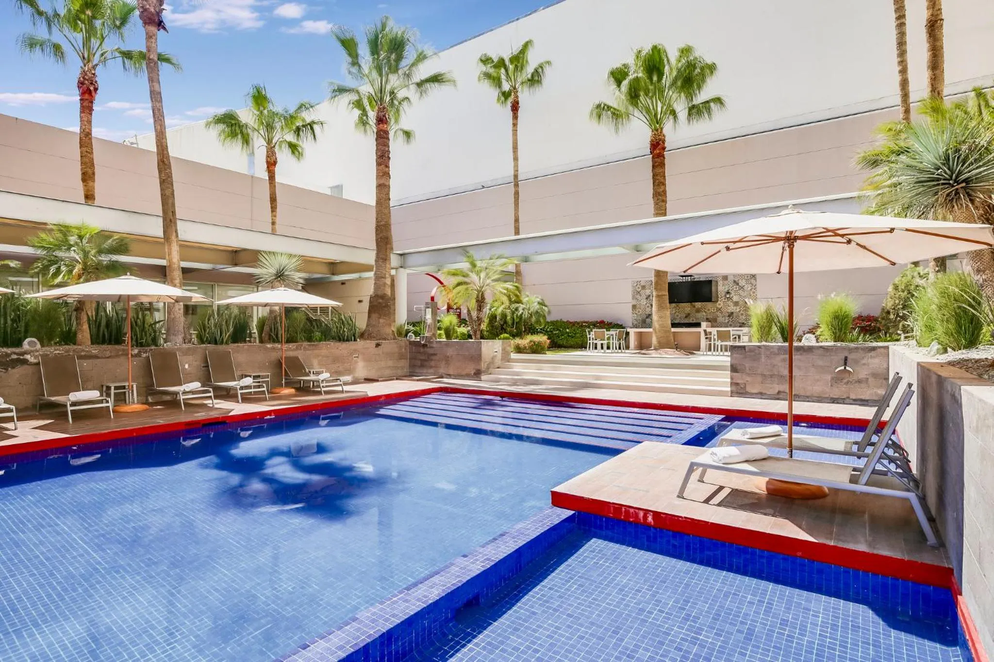 Swimming pool in Fiesta Inn Torreon Galerias