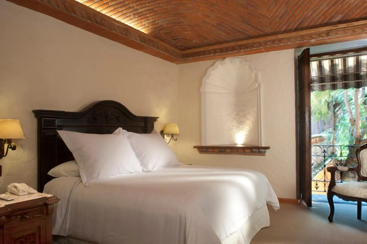 Photo of the whole room, Bed in Fiesta Americana Hacienda San Antonio El Puente Resort & Spa