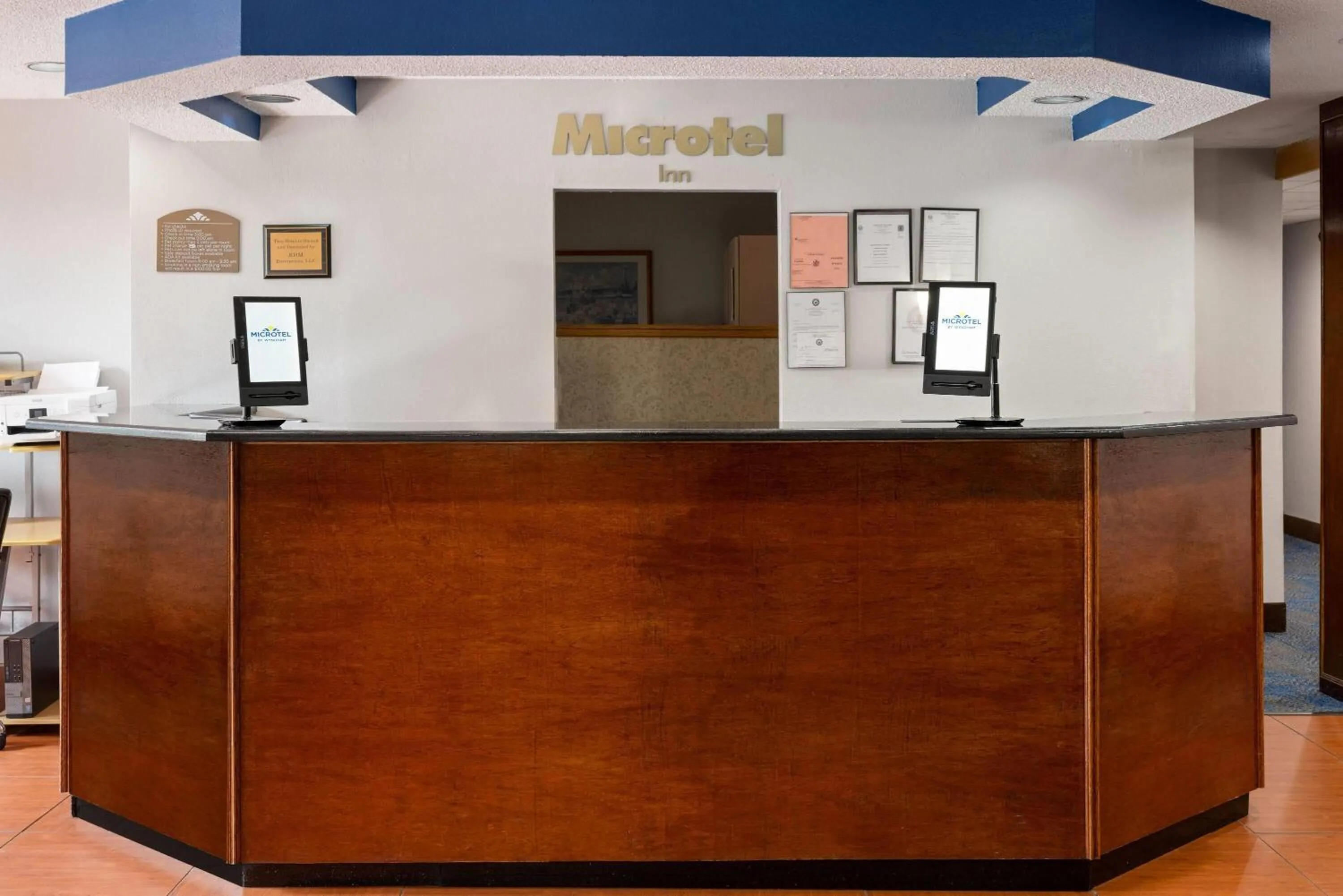 Lobby or reception in Microtel Inn by Wyndham - Albany Airport