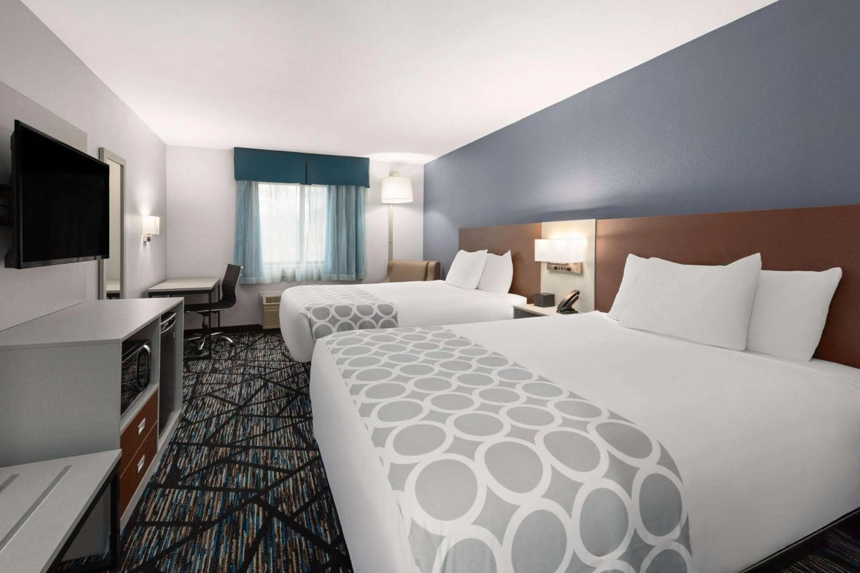 Photo of the whole room, Bed in Baymont by Wyndham Warrenton