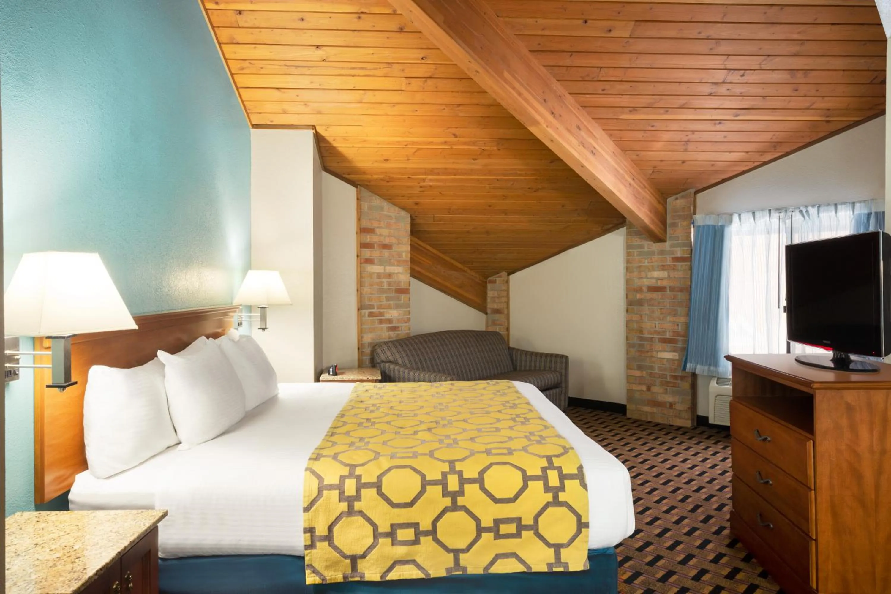 Pool view, Bed in Baymont by Wyndham Warrenton