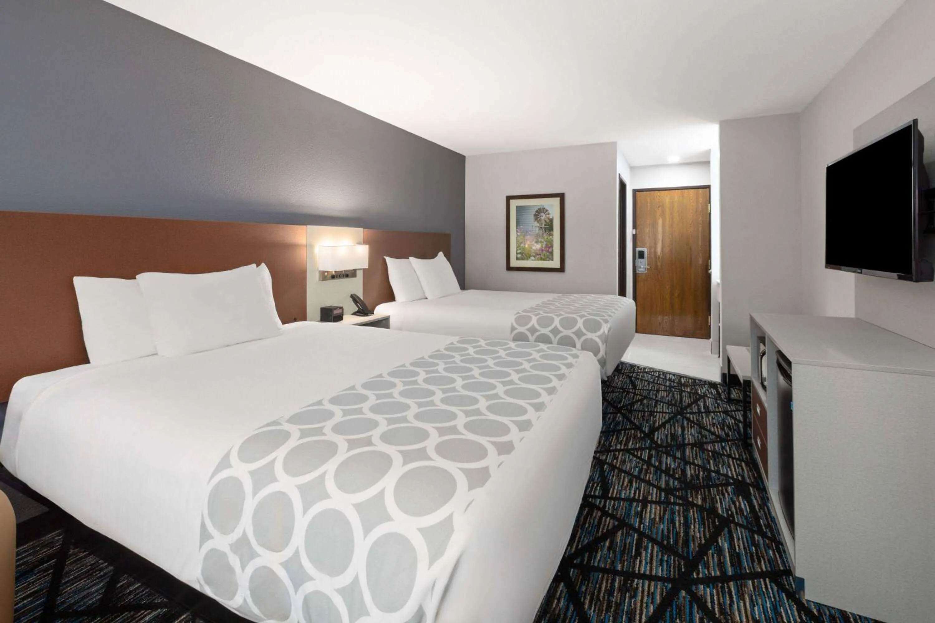 Photo of the whole room, Bed in Baymont by Wyndham Warrenton