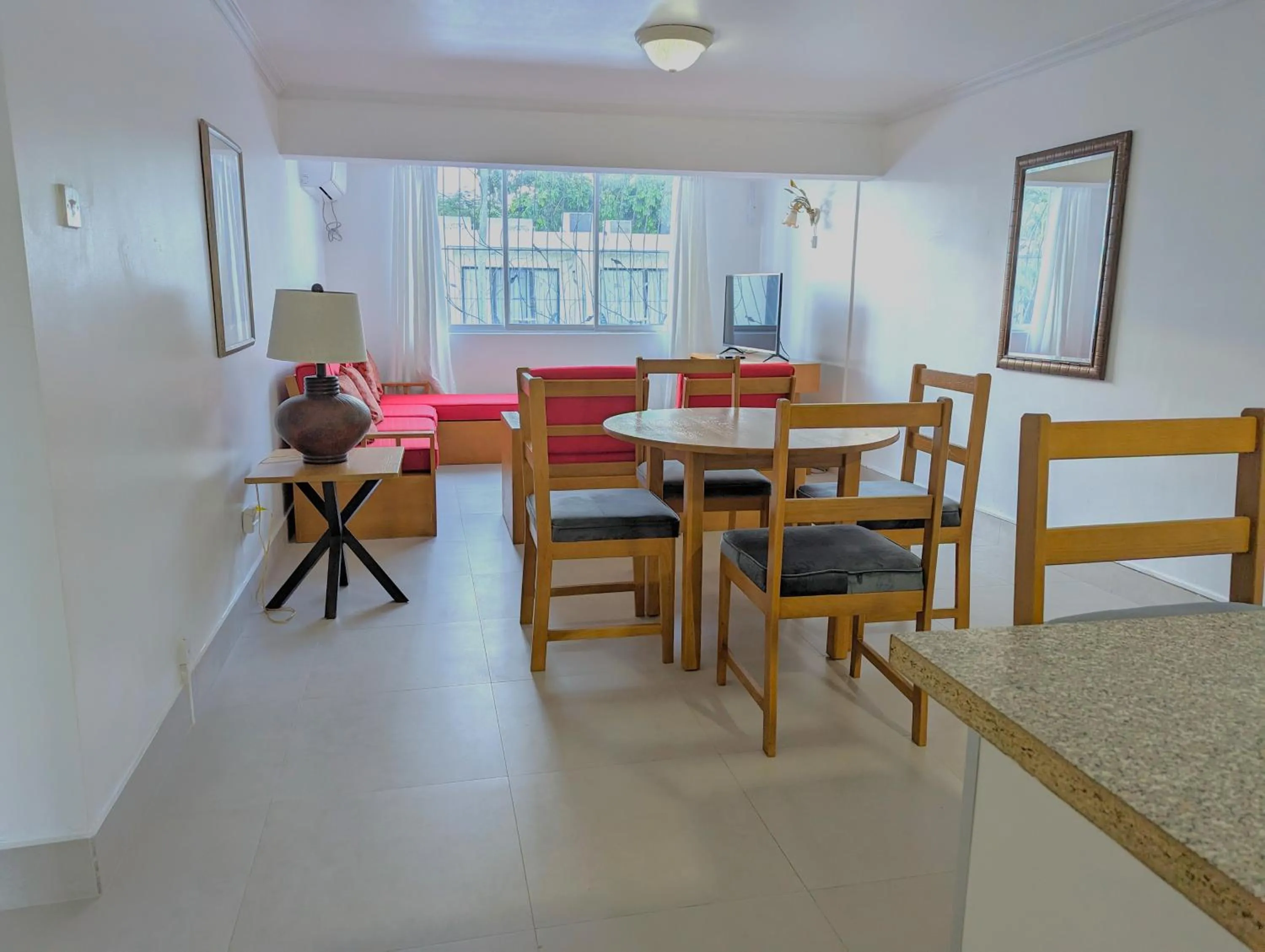 Living room in Pirate's Inn