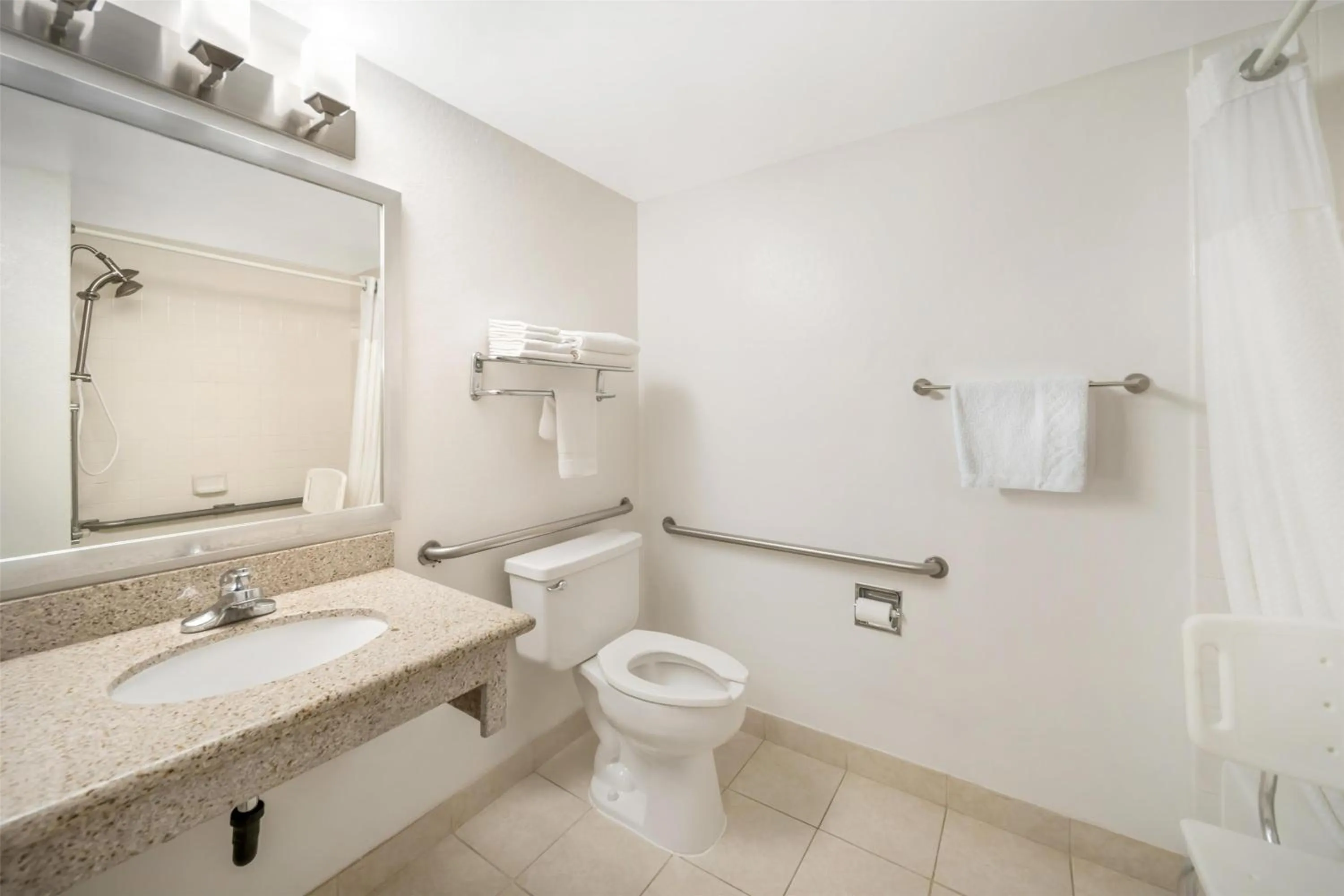 Bathroom in Best Western Antelope Inn & Suites