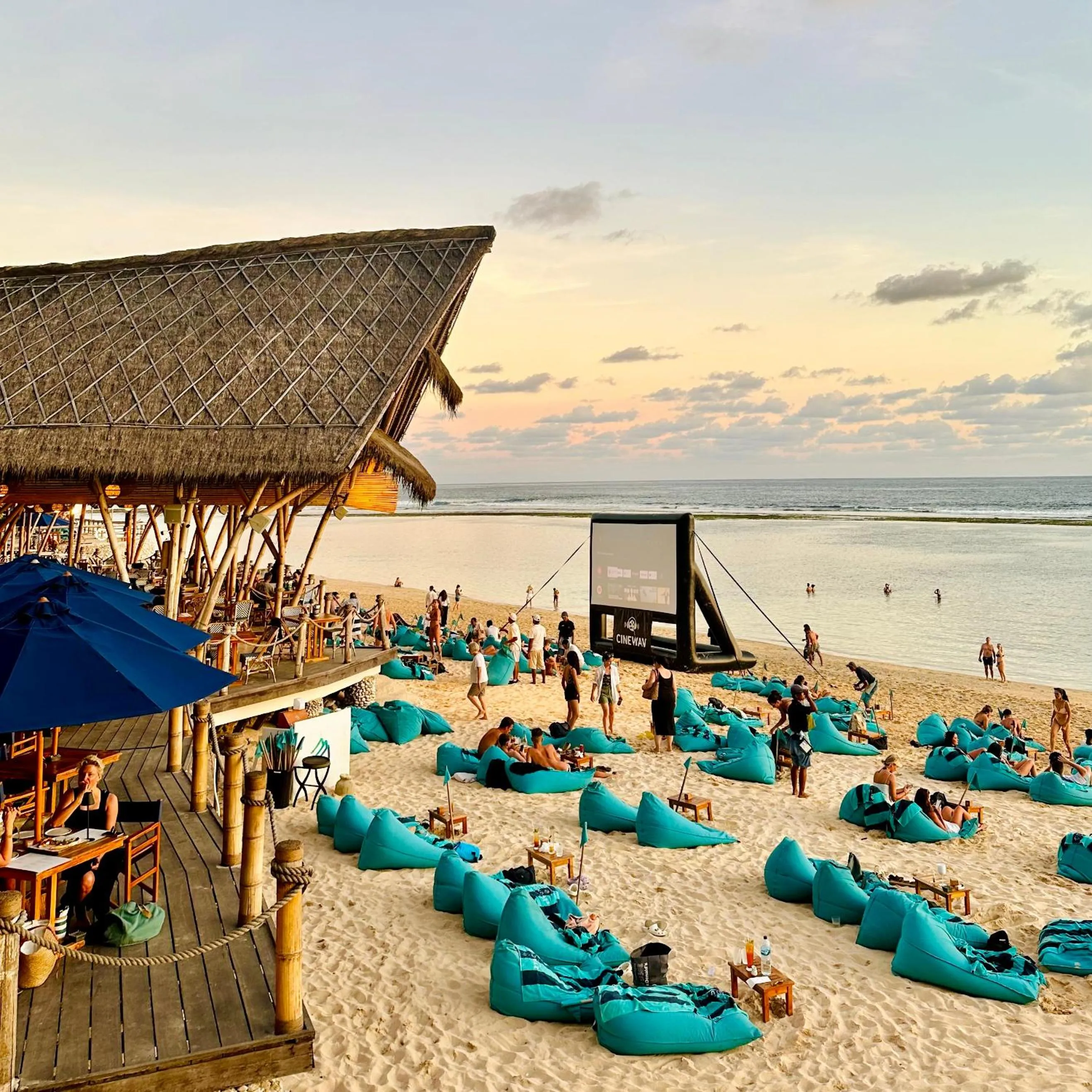 Restaurant/places to eat in The Ungasan Clifftop Resort