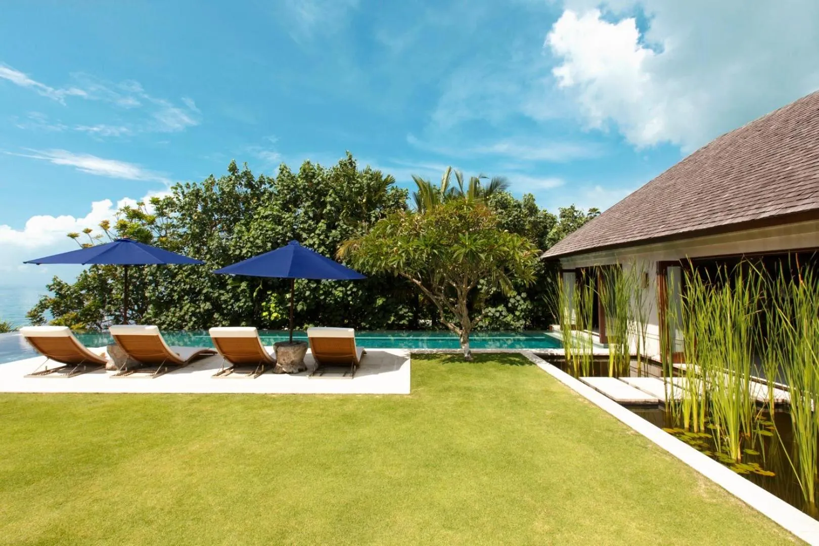 Pool view in The Ungasan Clifftop Resort