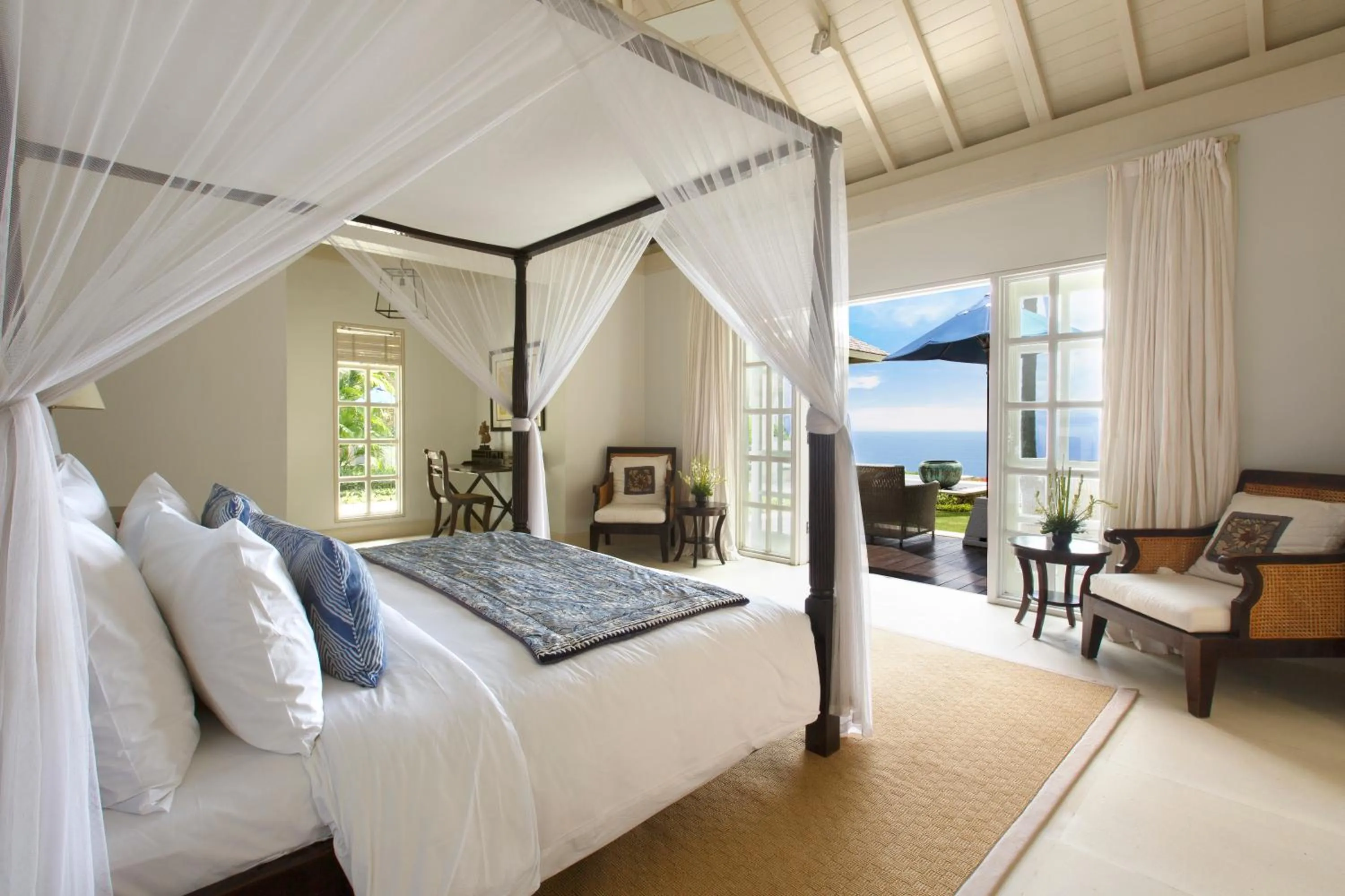 Bed in The Ungasan Clifftop Resort