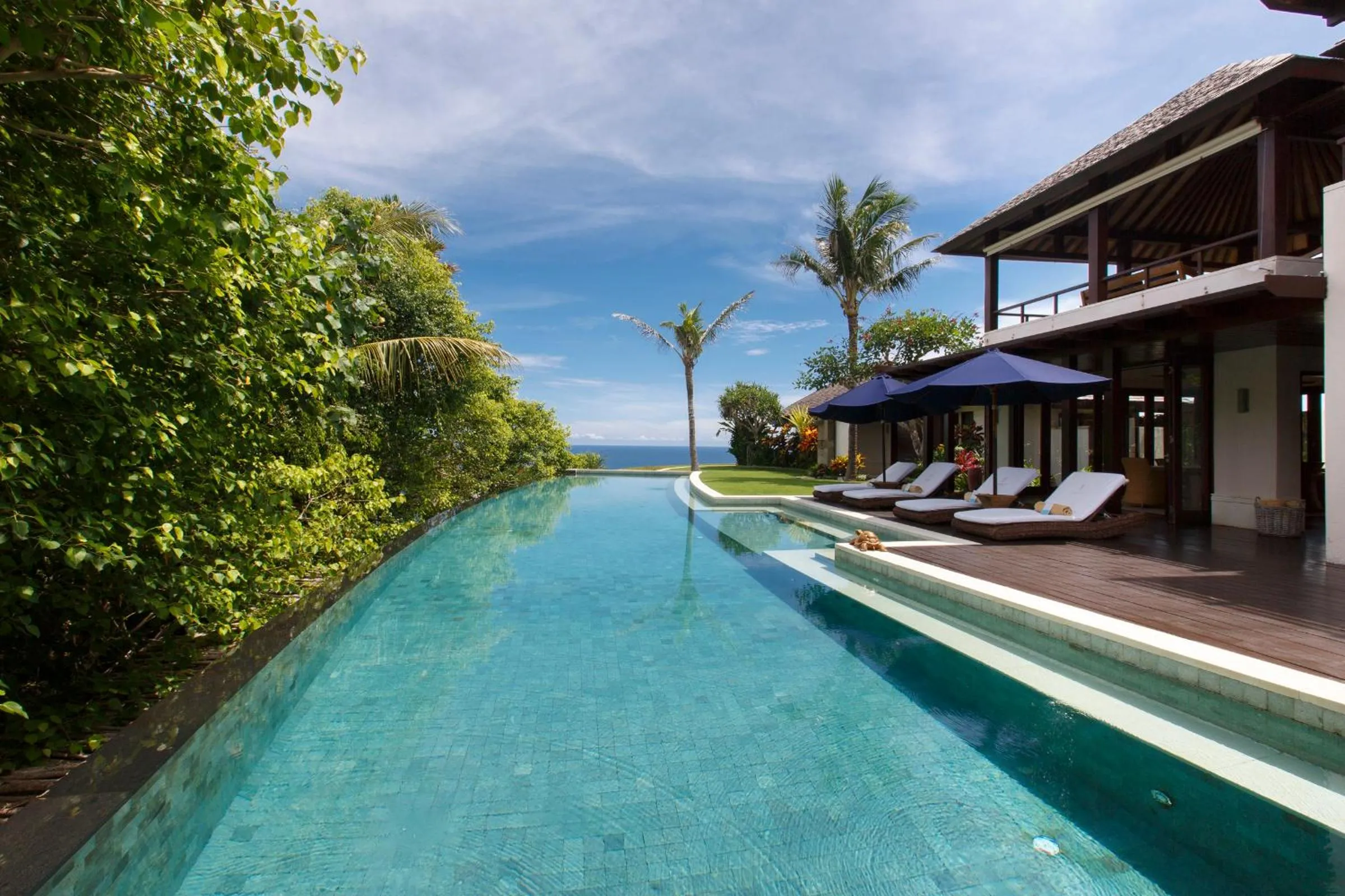 Swimming pool in The Ungasan Clifftop Resort