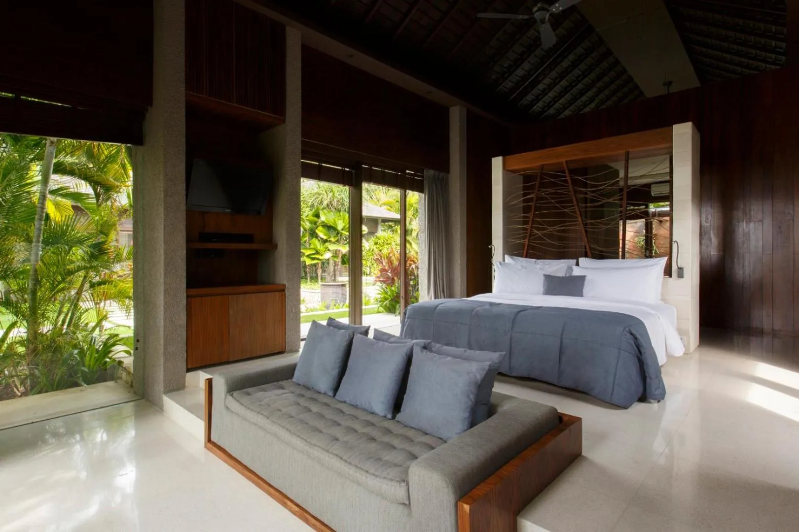 Bed in The Ungasan Clifftop Resort