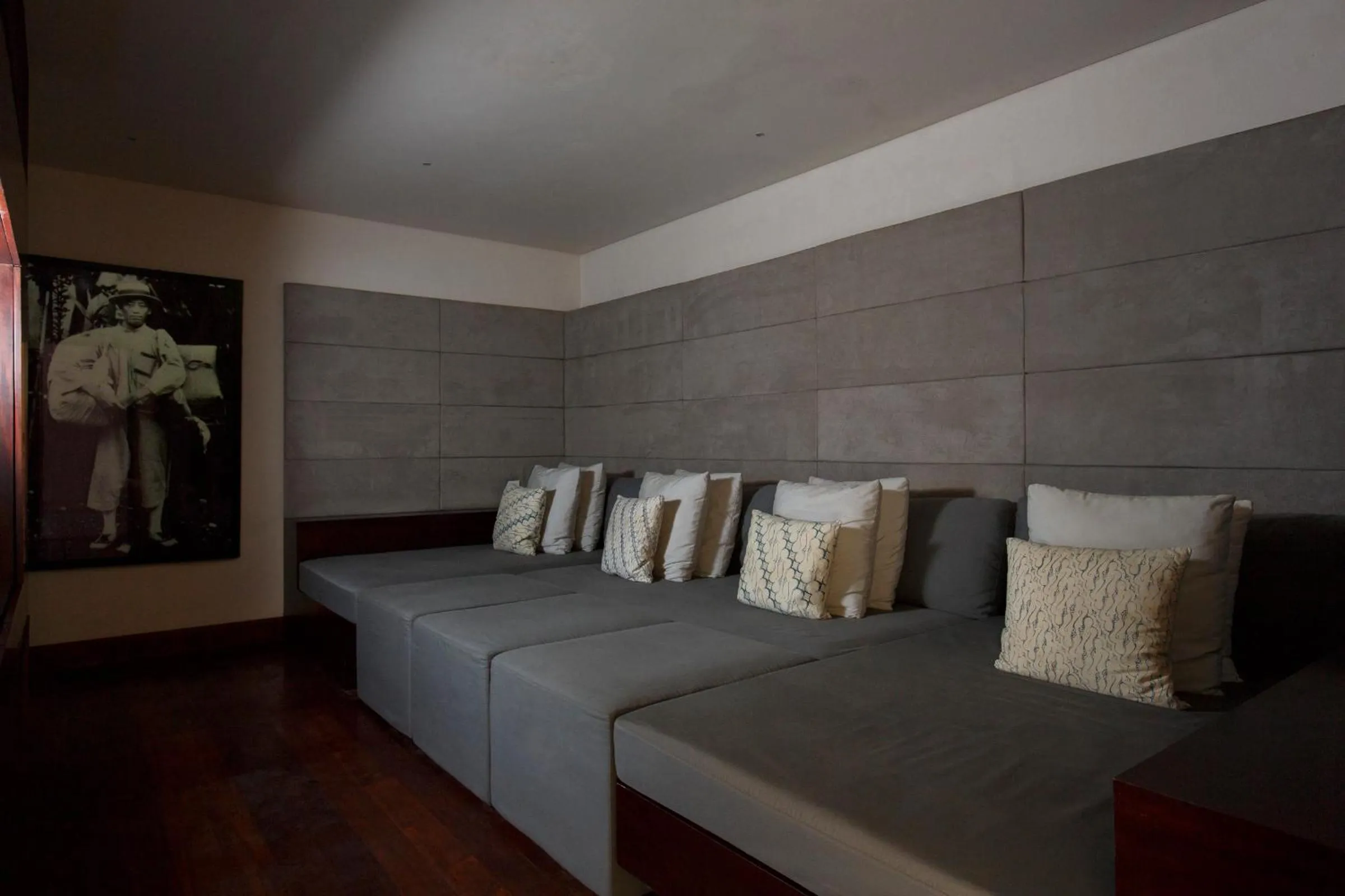 Communal lounge/ TV room in The Ungasan Clifftop Resort