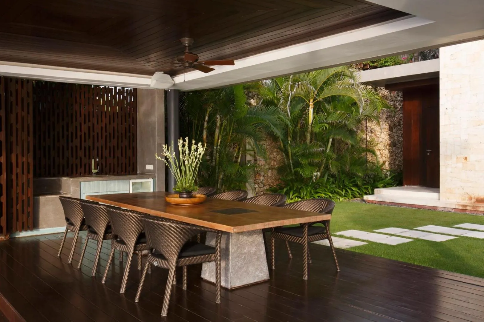Dining area in The Ungasan Clifftop Resort