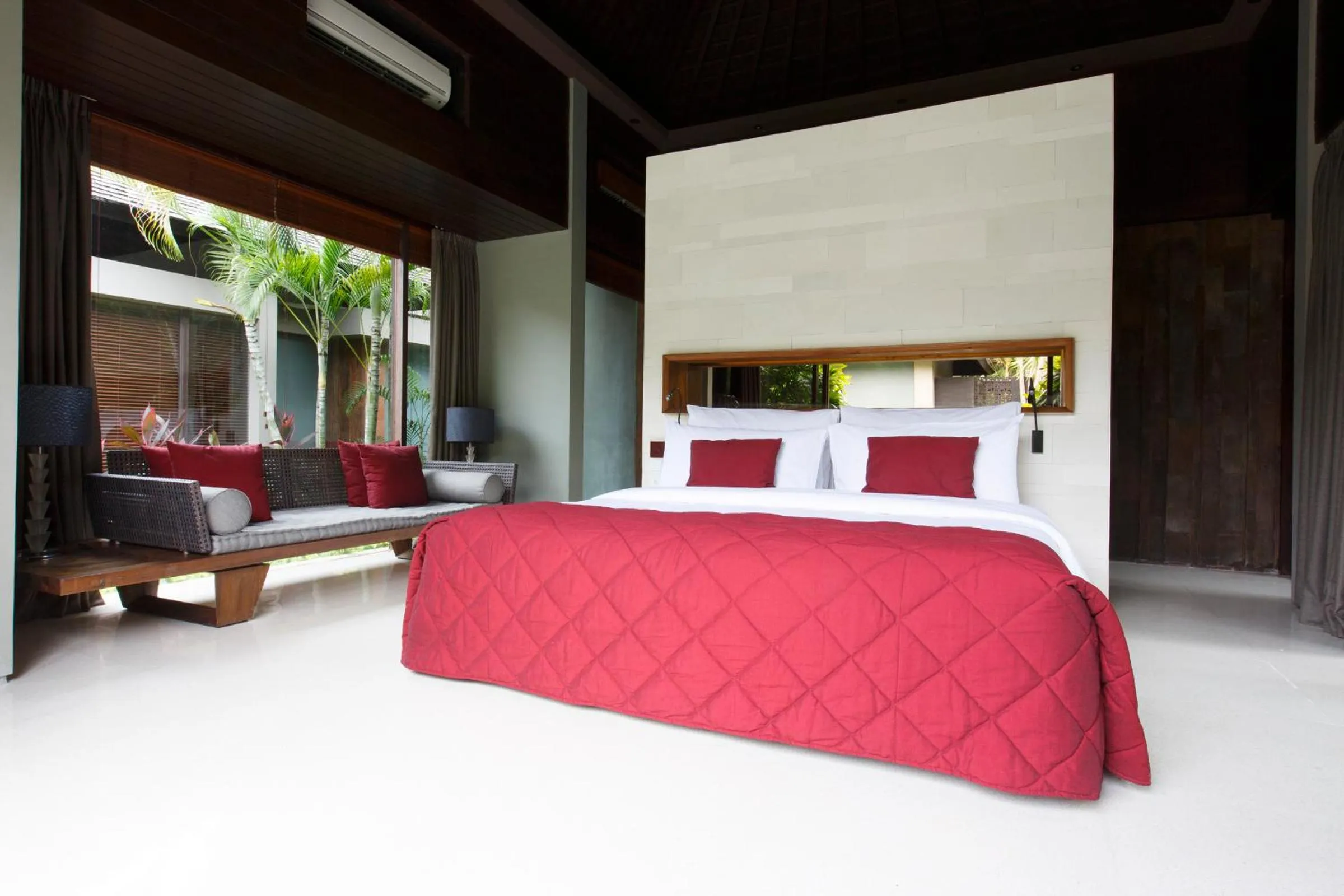 Bed in The Ungasan Clifftop Resort