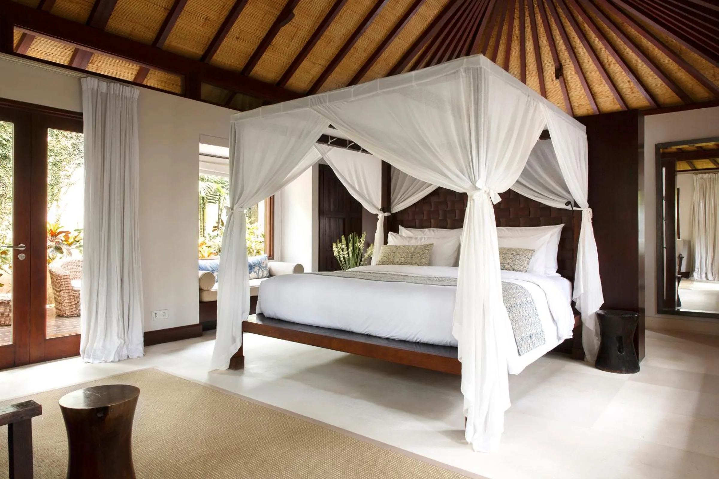 Bed in The Ungasan Clifftop Resort