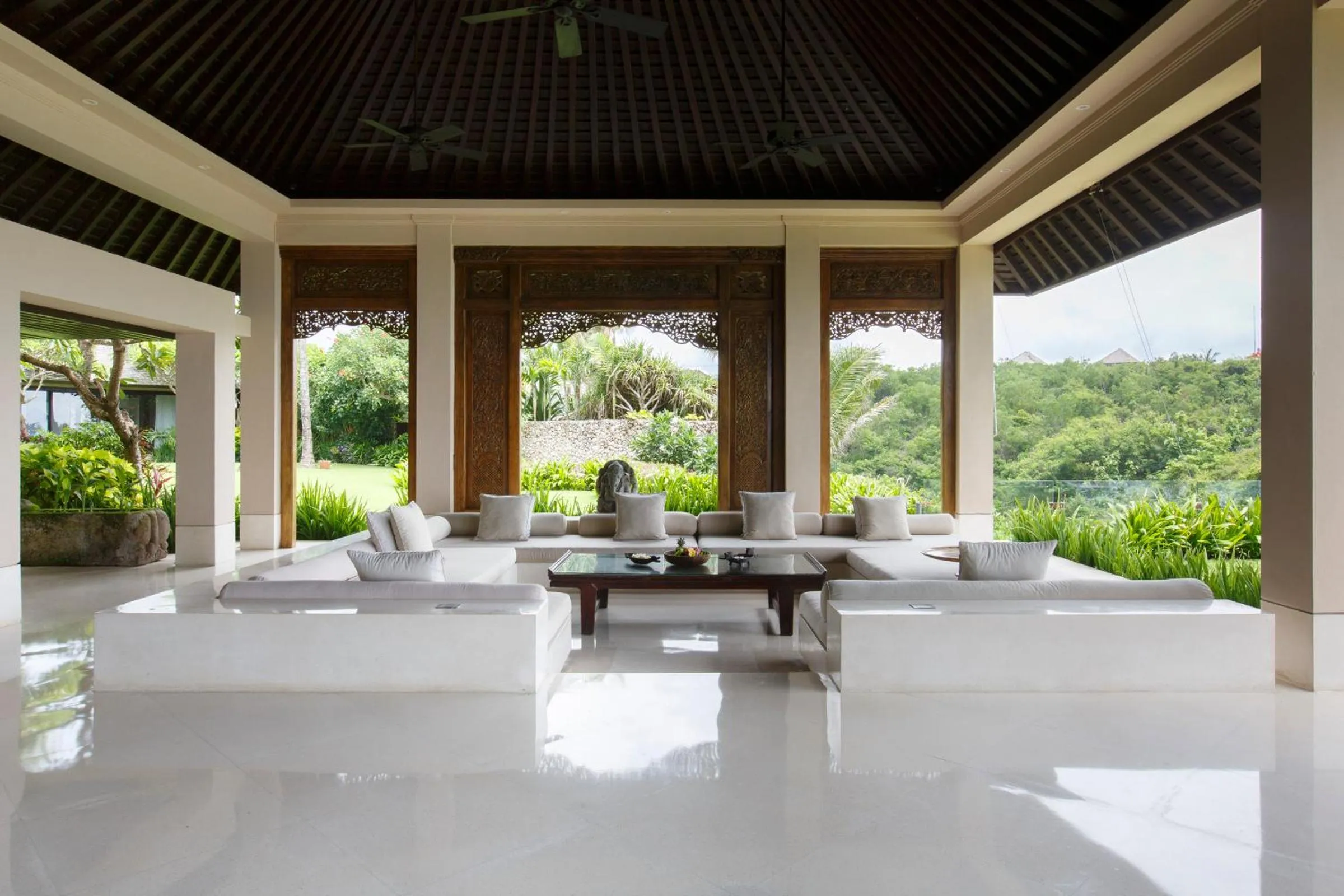 Day in The Ungasan Clifftop Resort