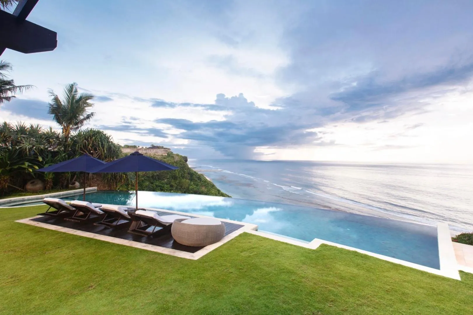 Pool view in The Ungasan Clifftop Resort