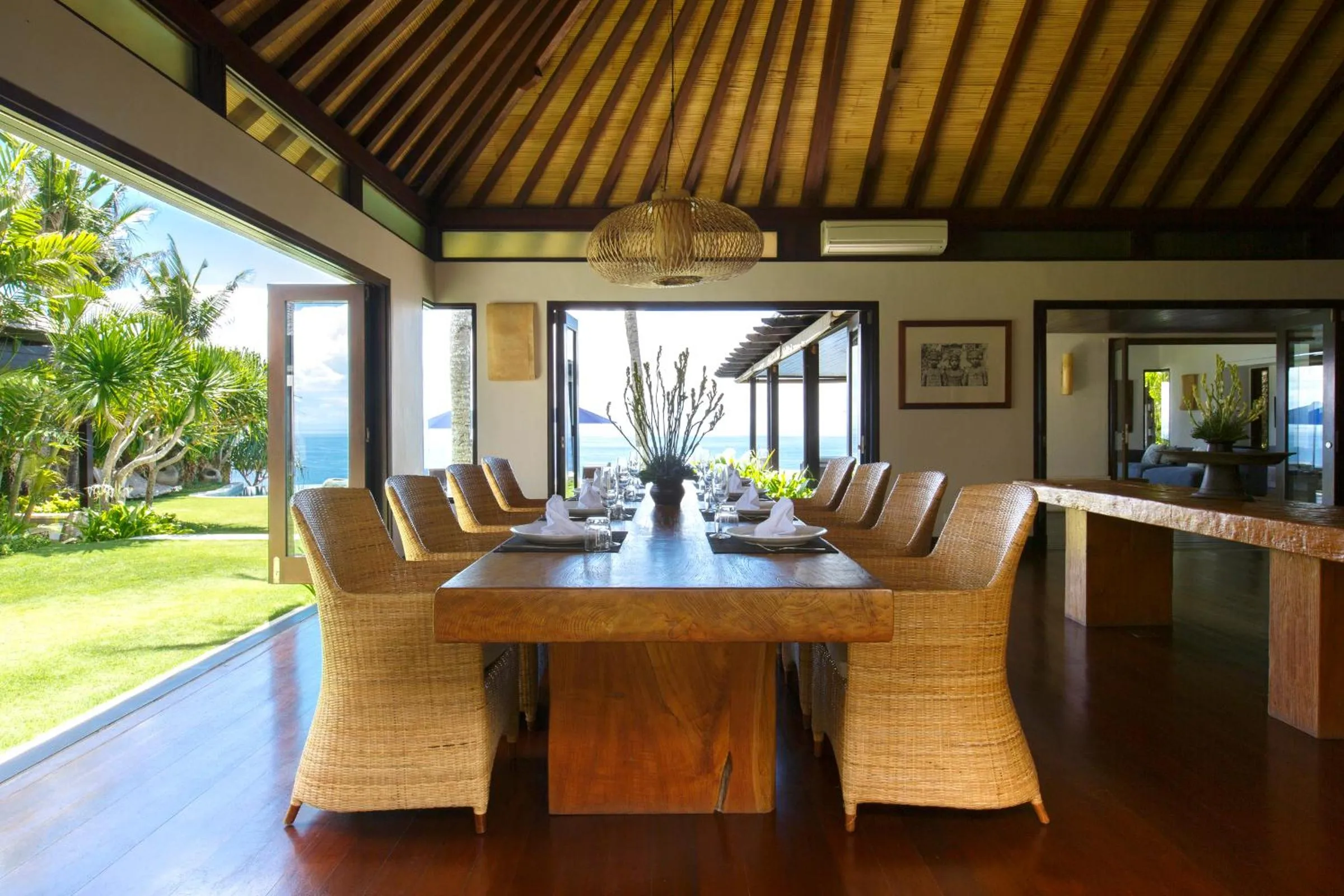 Dining area in The Ungasan Clifftop Resort