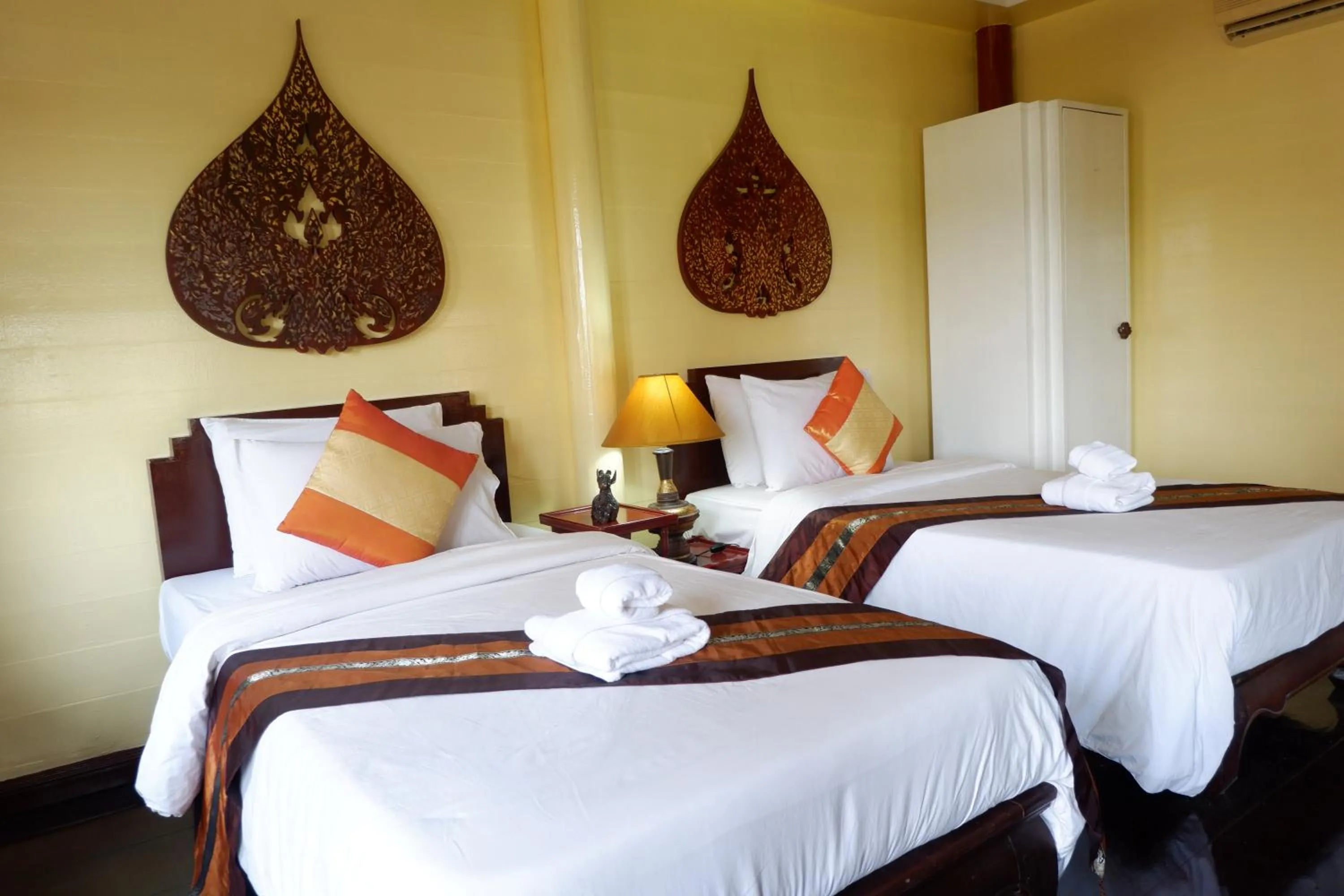 Bed in Ayutthaya Garden River Home