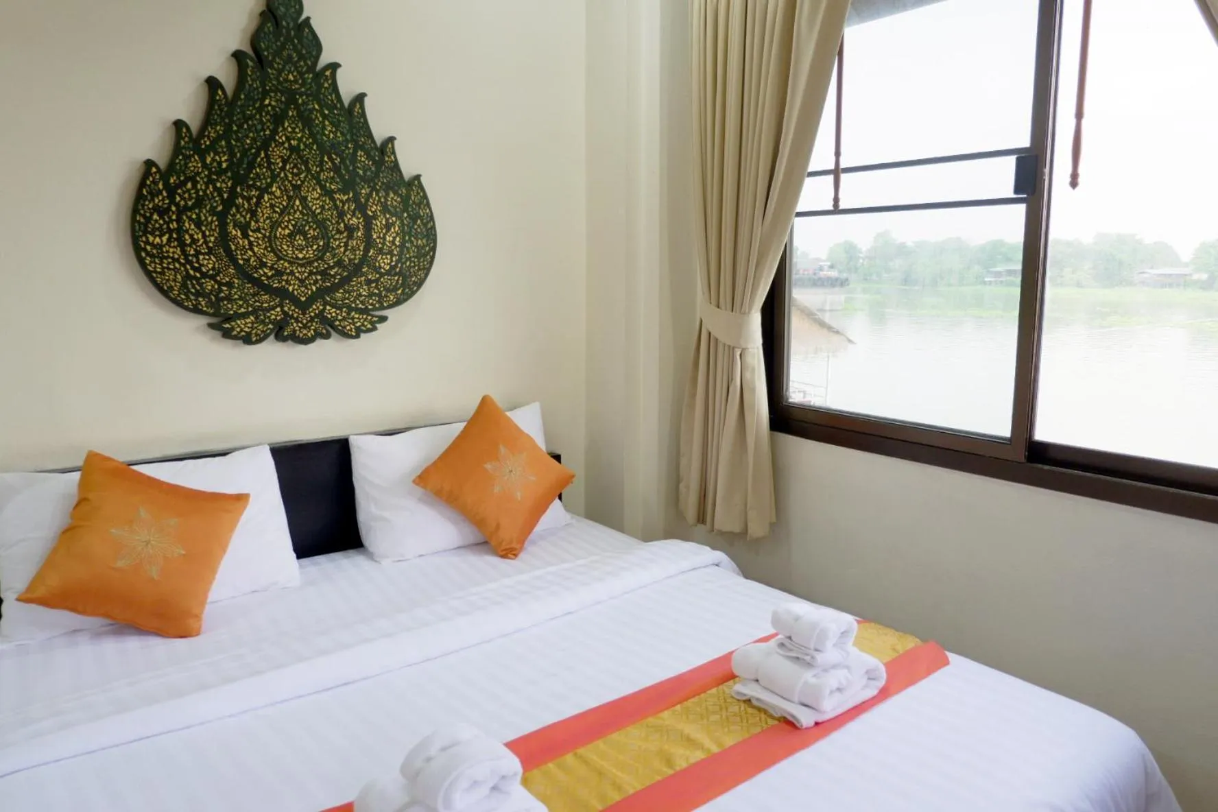 Bed in Ayutthaya Garden River Home