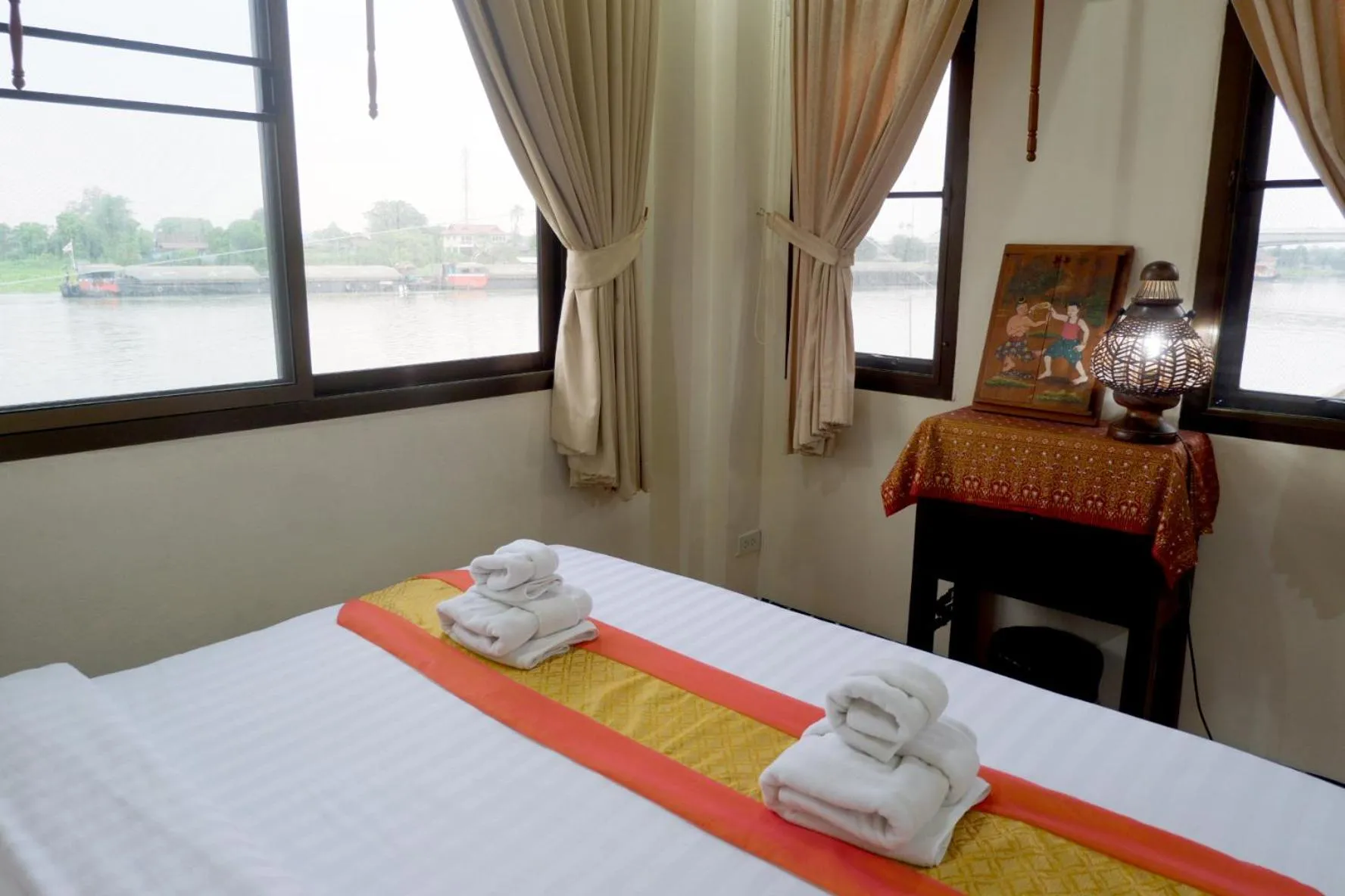 Bed in Ayutthaya Garden River Home