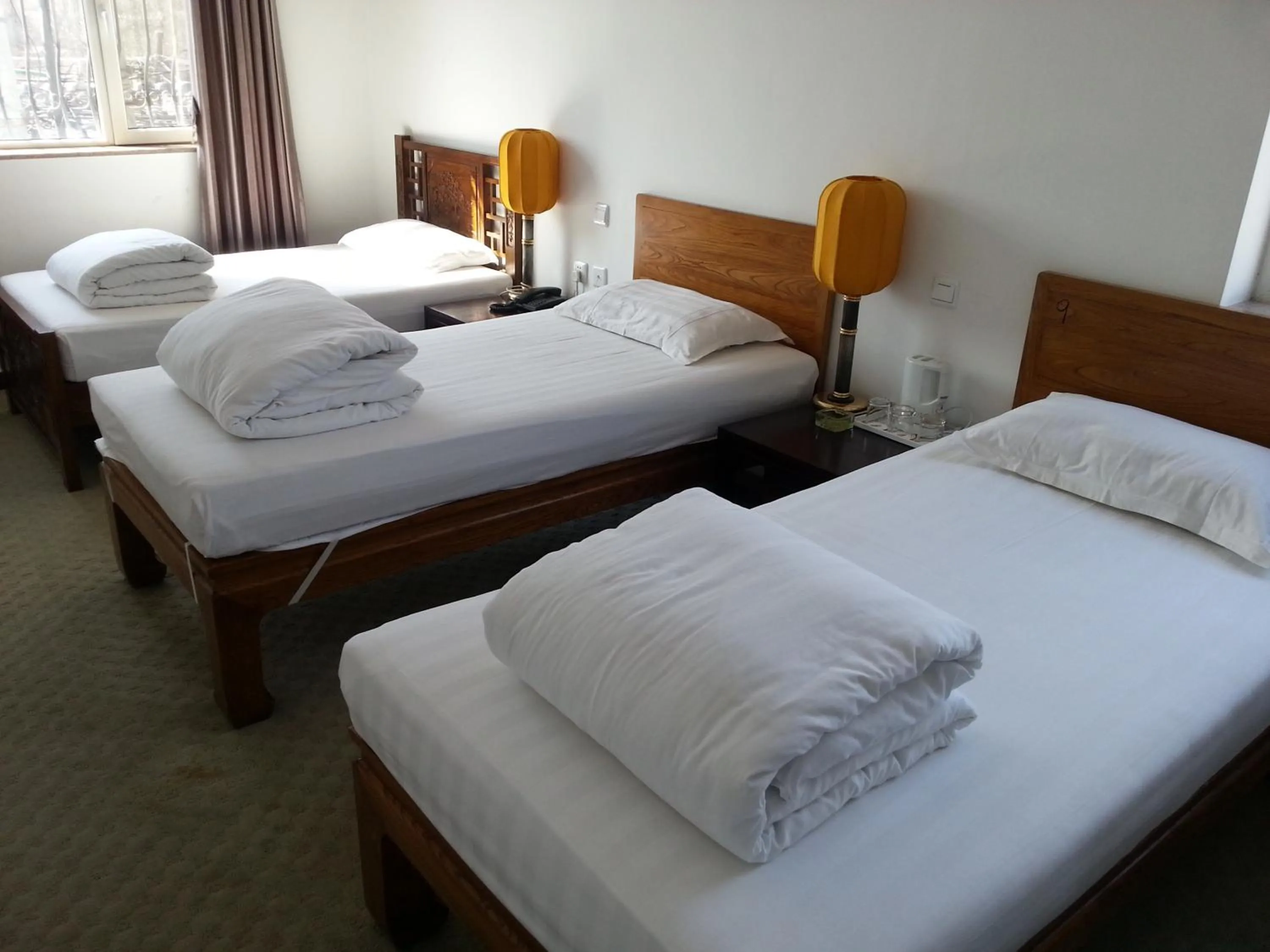 Bed in Ming Courtyard