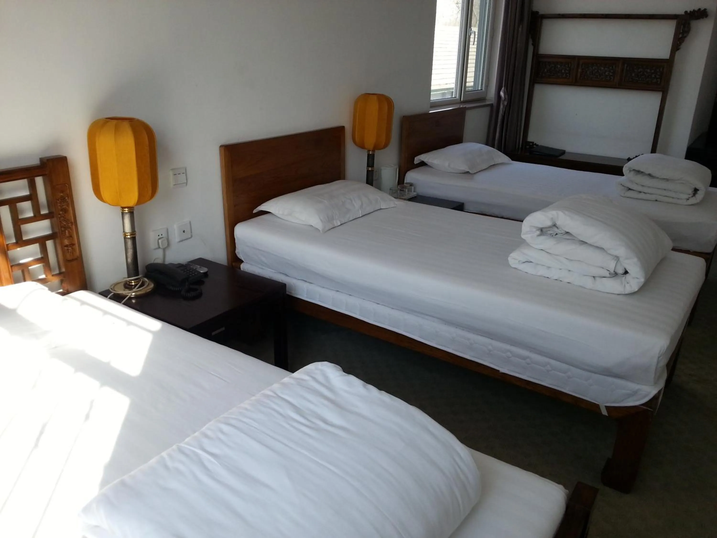 Bed in Ming Courtyard