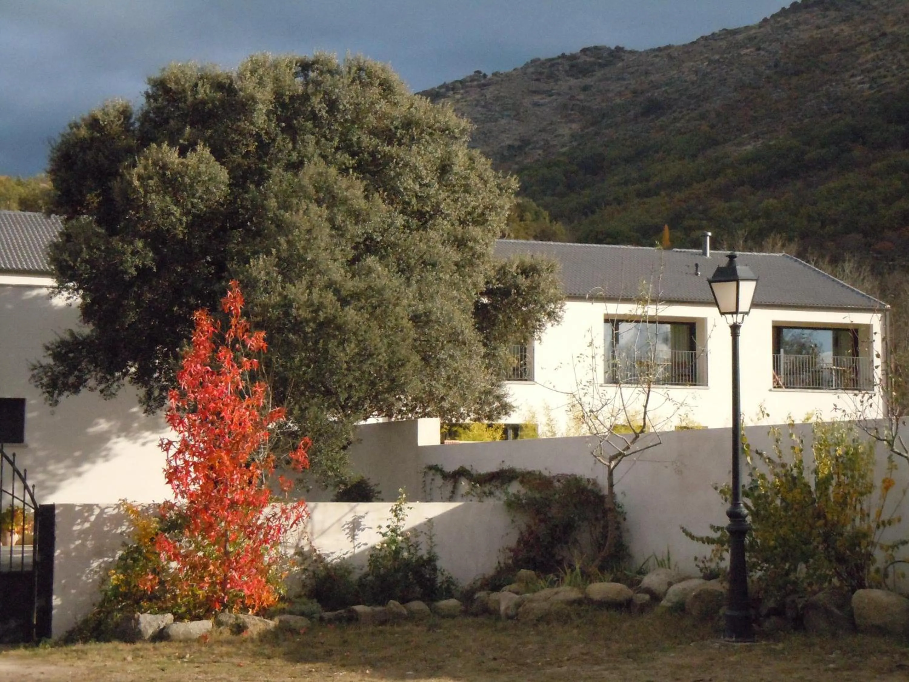 Property building in El Hotelito