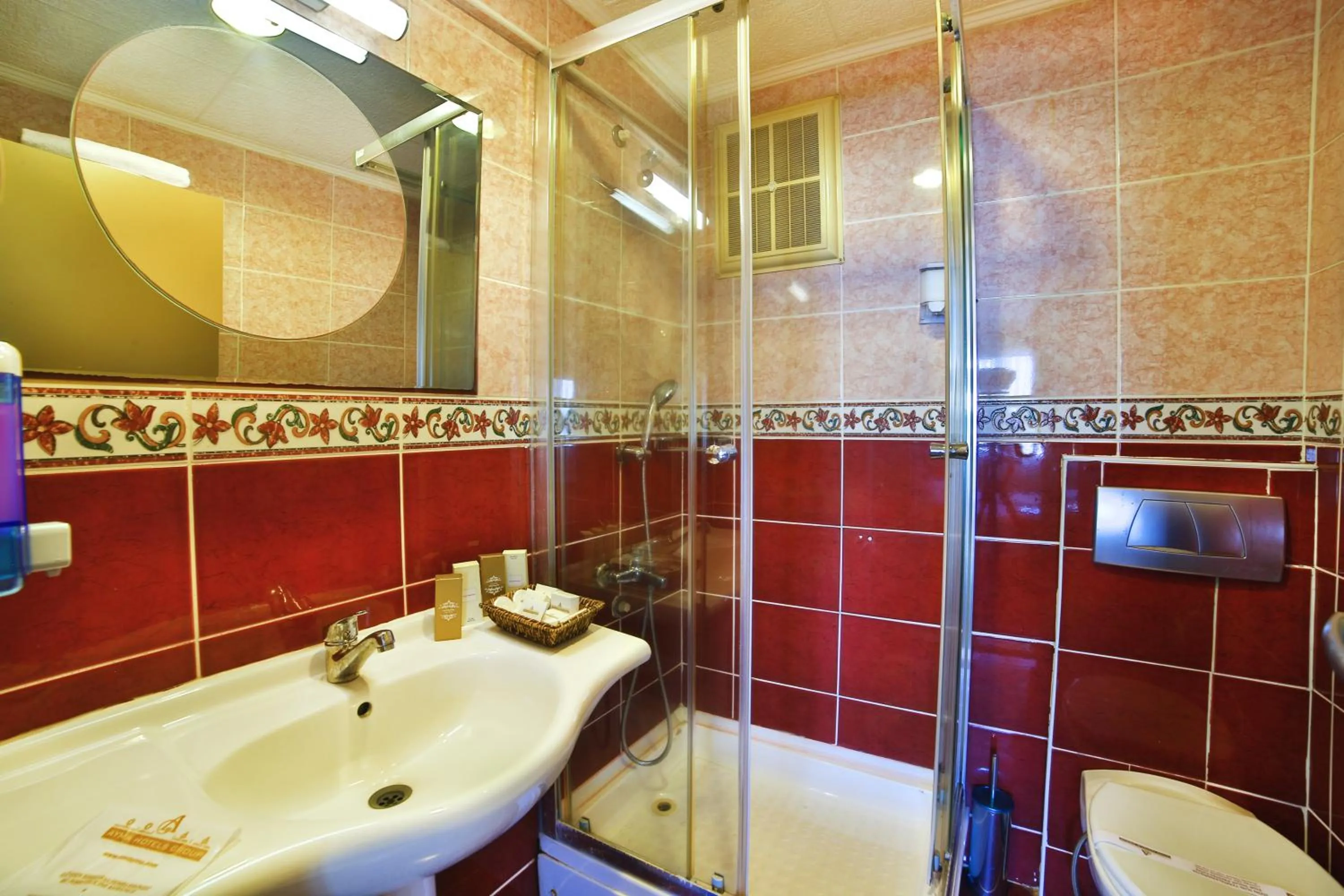 Bathroom in Laleli Emin Hotel