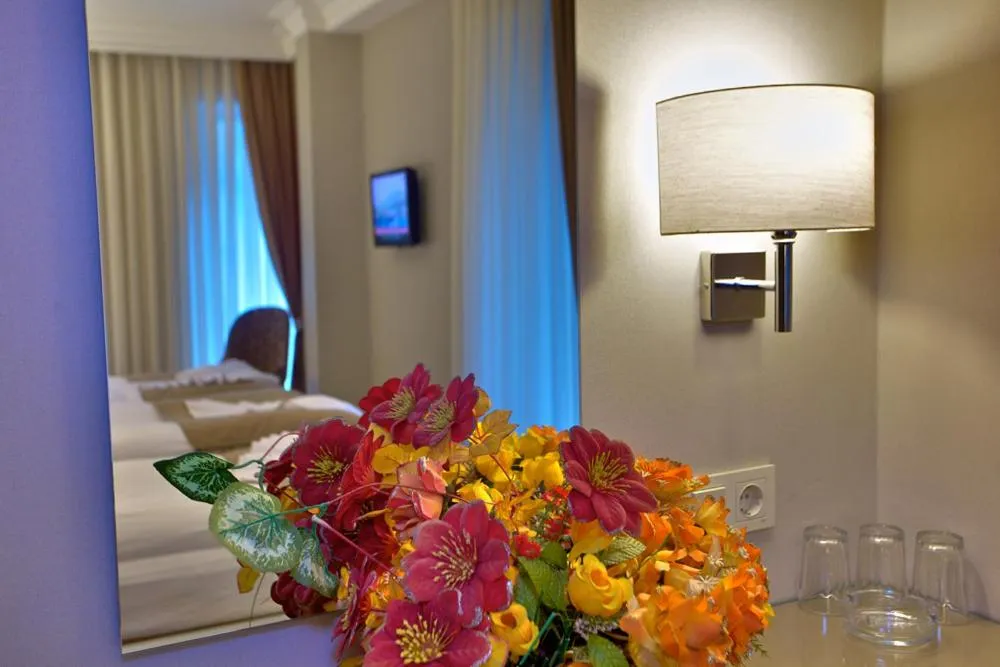 Decorative detail, Bed in Laleli Emin Hotel