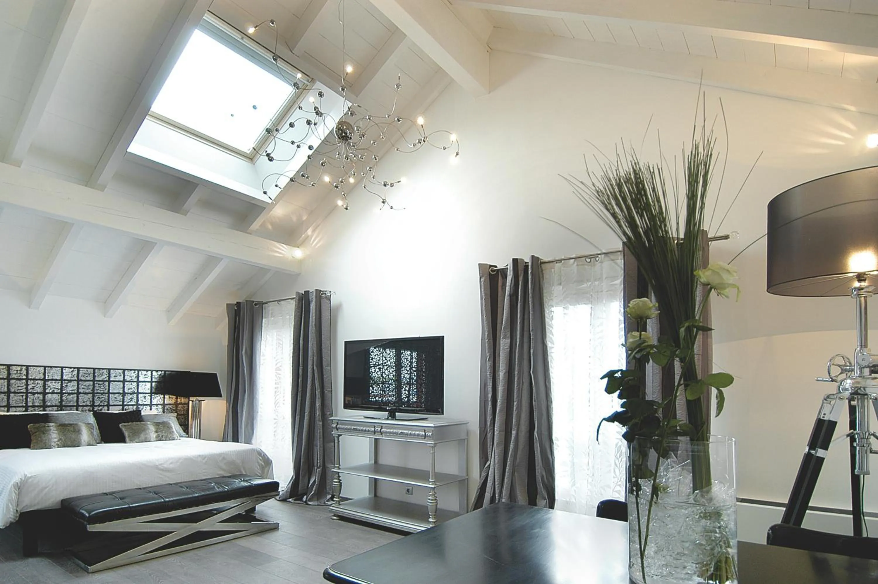 Day, Bed in Auberge De Maison Rouge