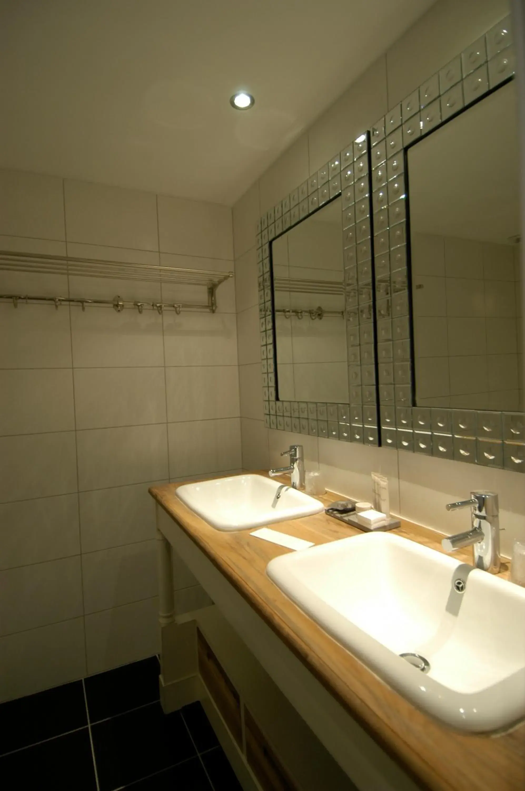 Superior Double Room - single occupancy in Auberge De Maison Rouge Superior Double Room - single occupancy in Auberge De Maison Rouge