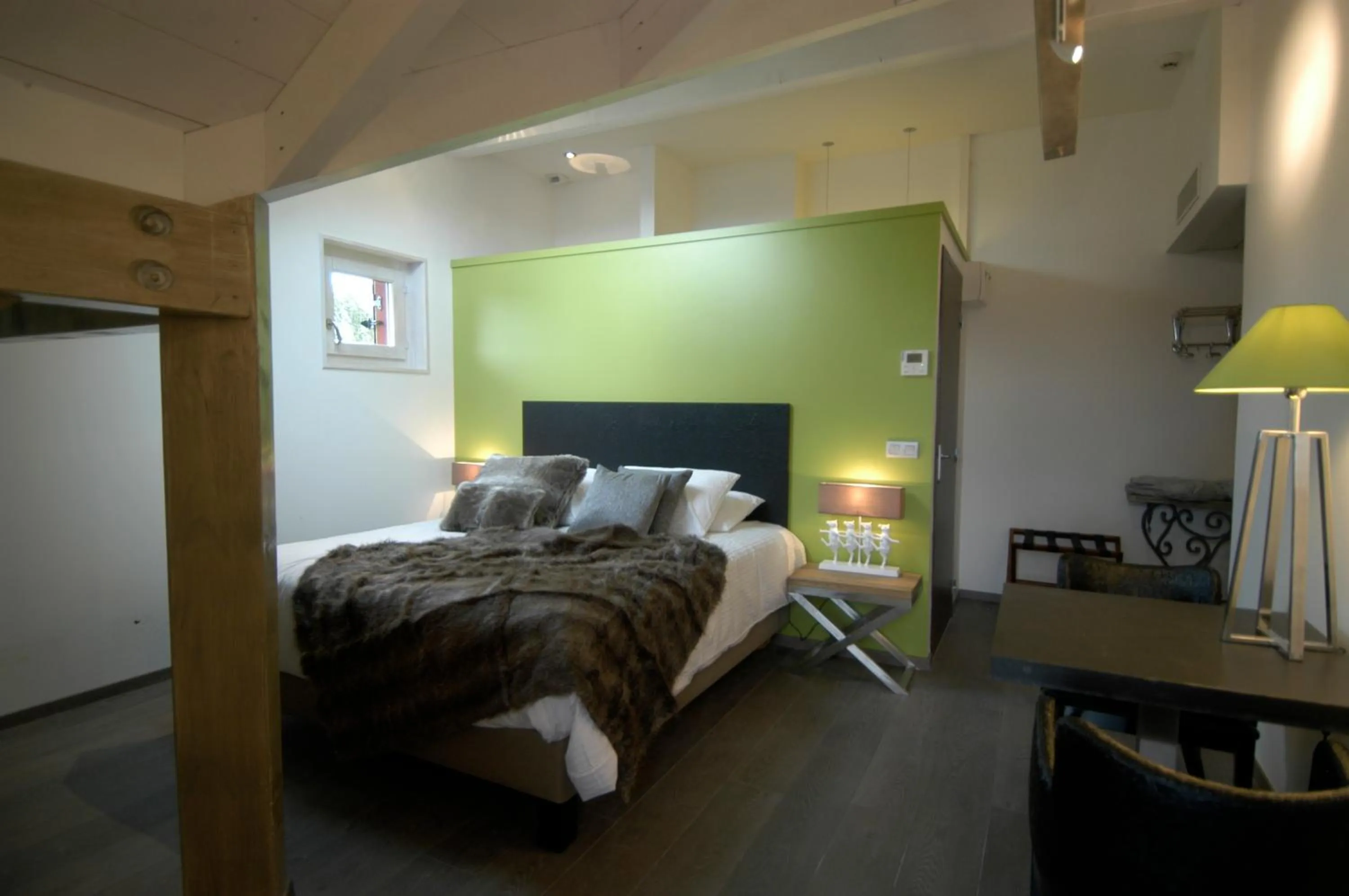 Photo of the whole room, Bed in Auberge De Maison Rouge