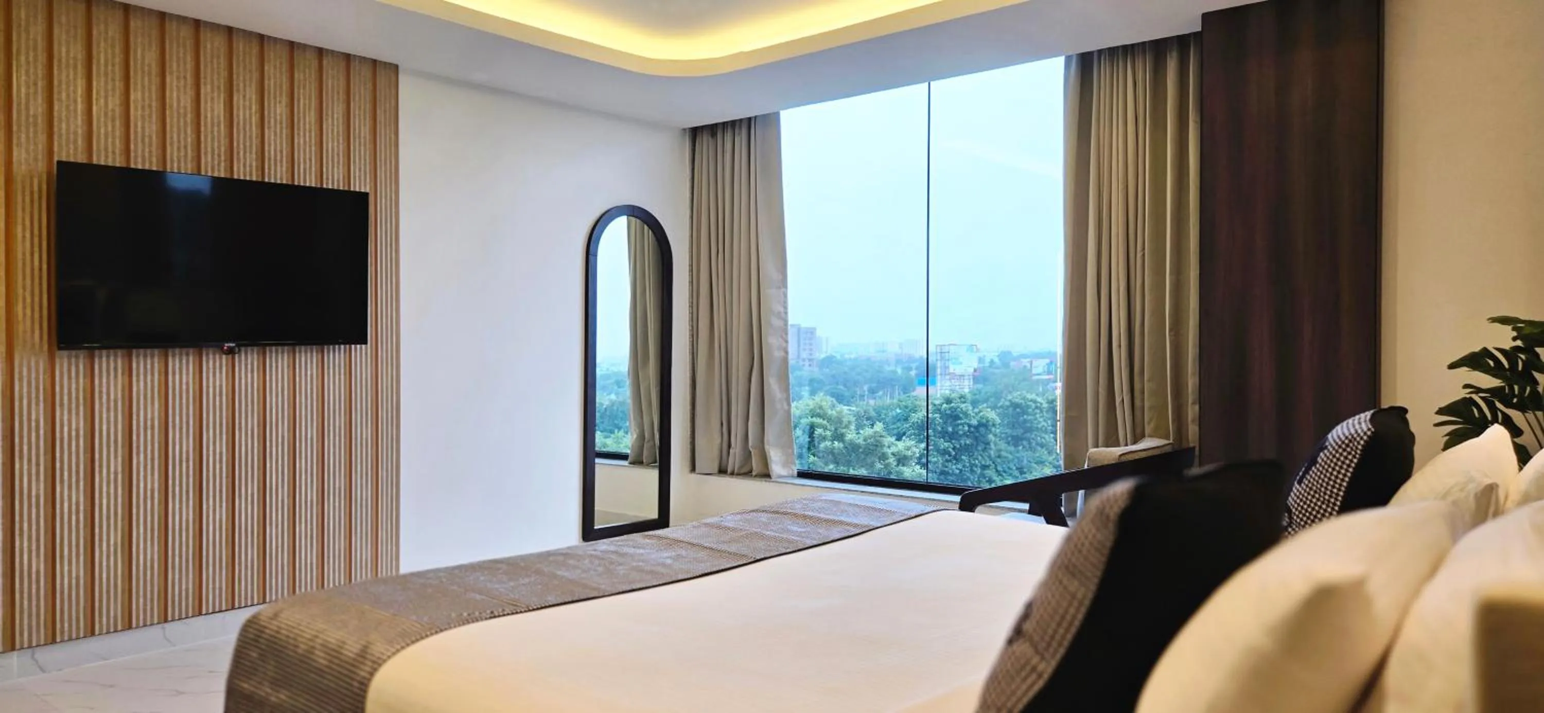 Bed in Pink Pearl Hotel By Chokhi Dhani