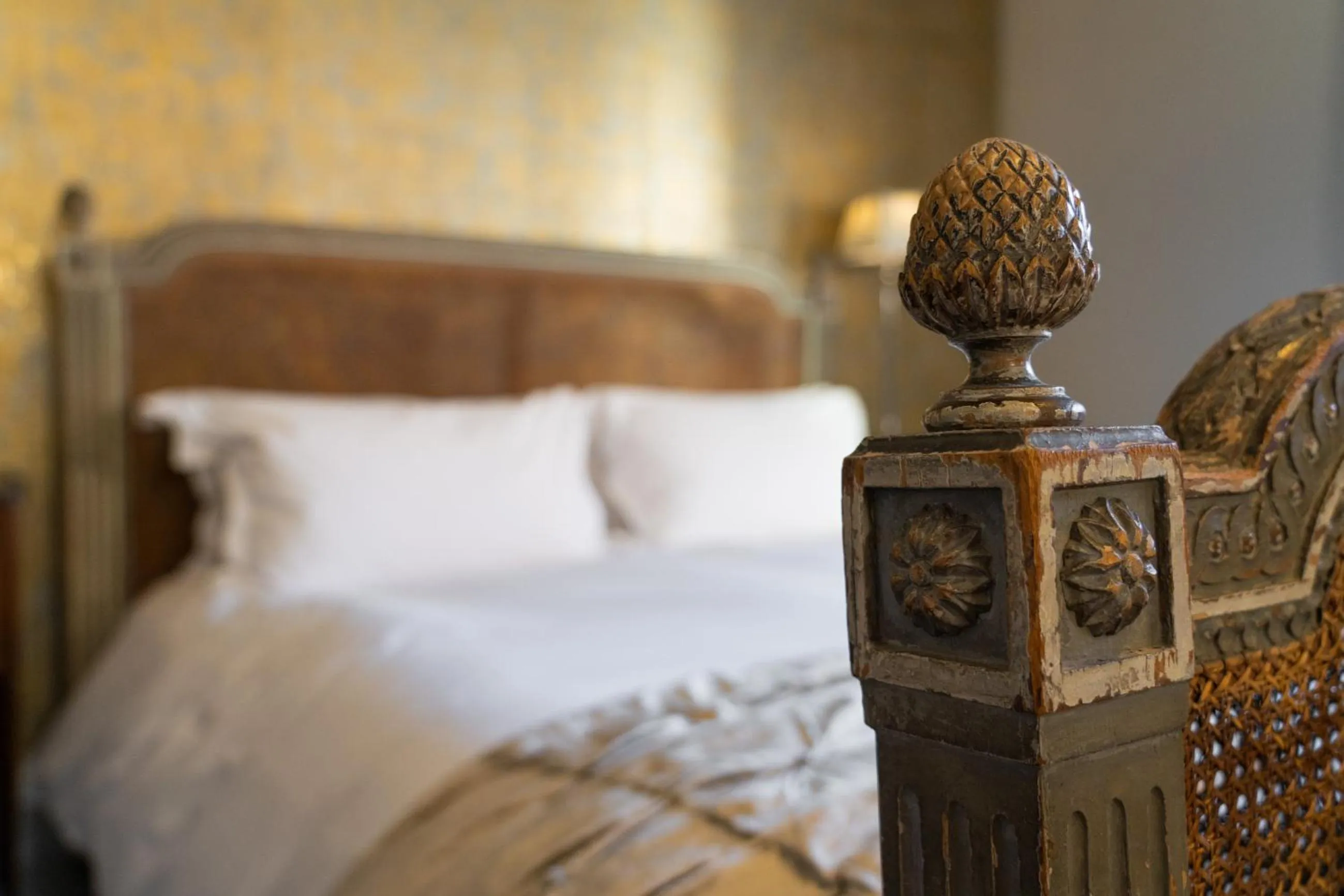 Bed in Grays Court Hotel