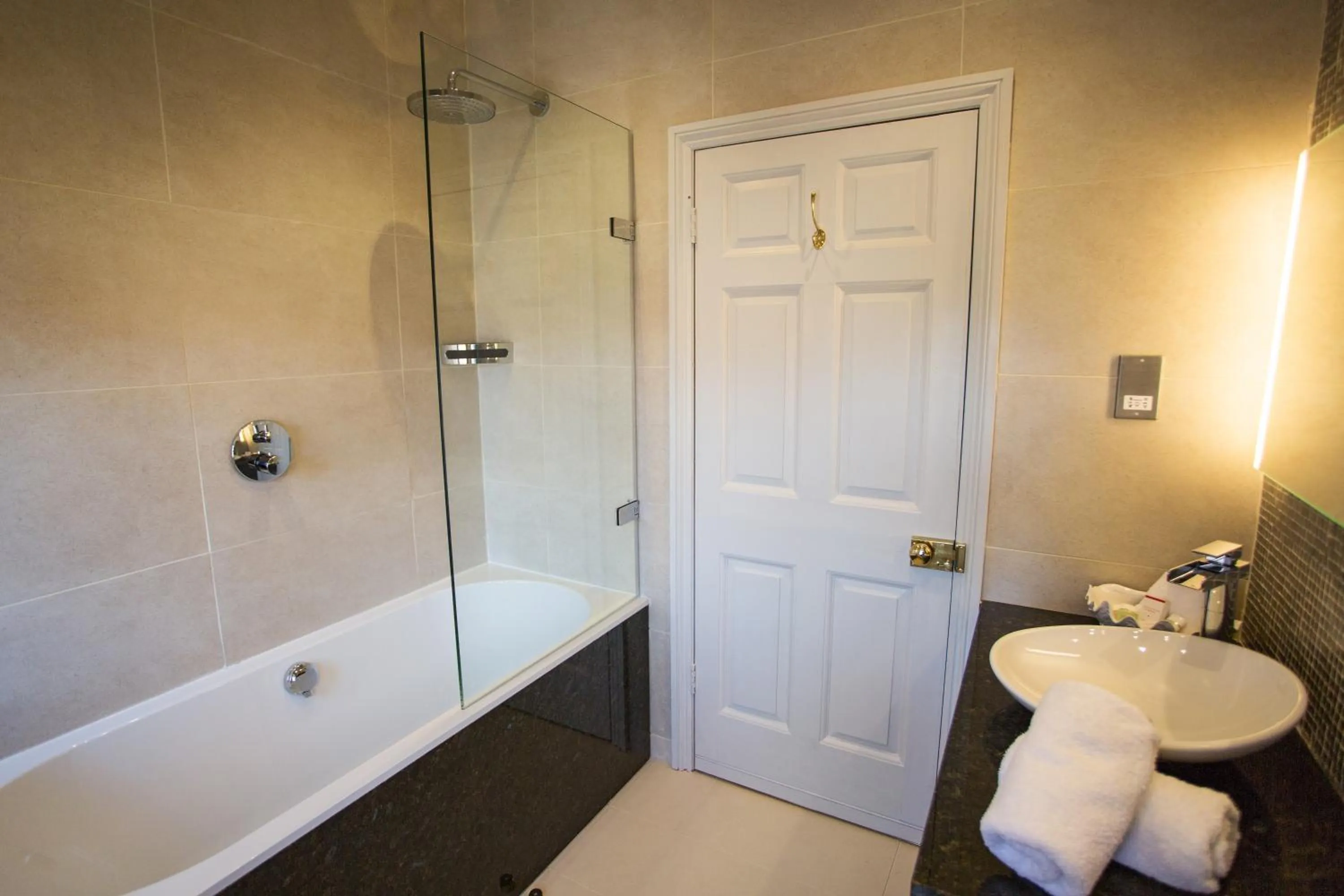 Shower in Grays Court Hotel