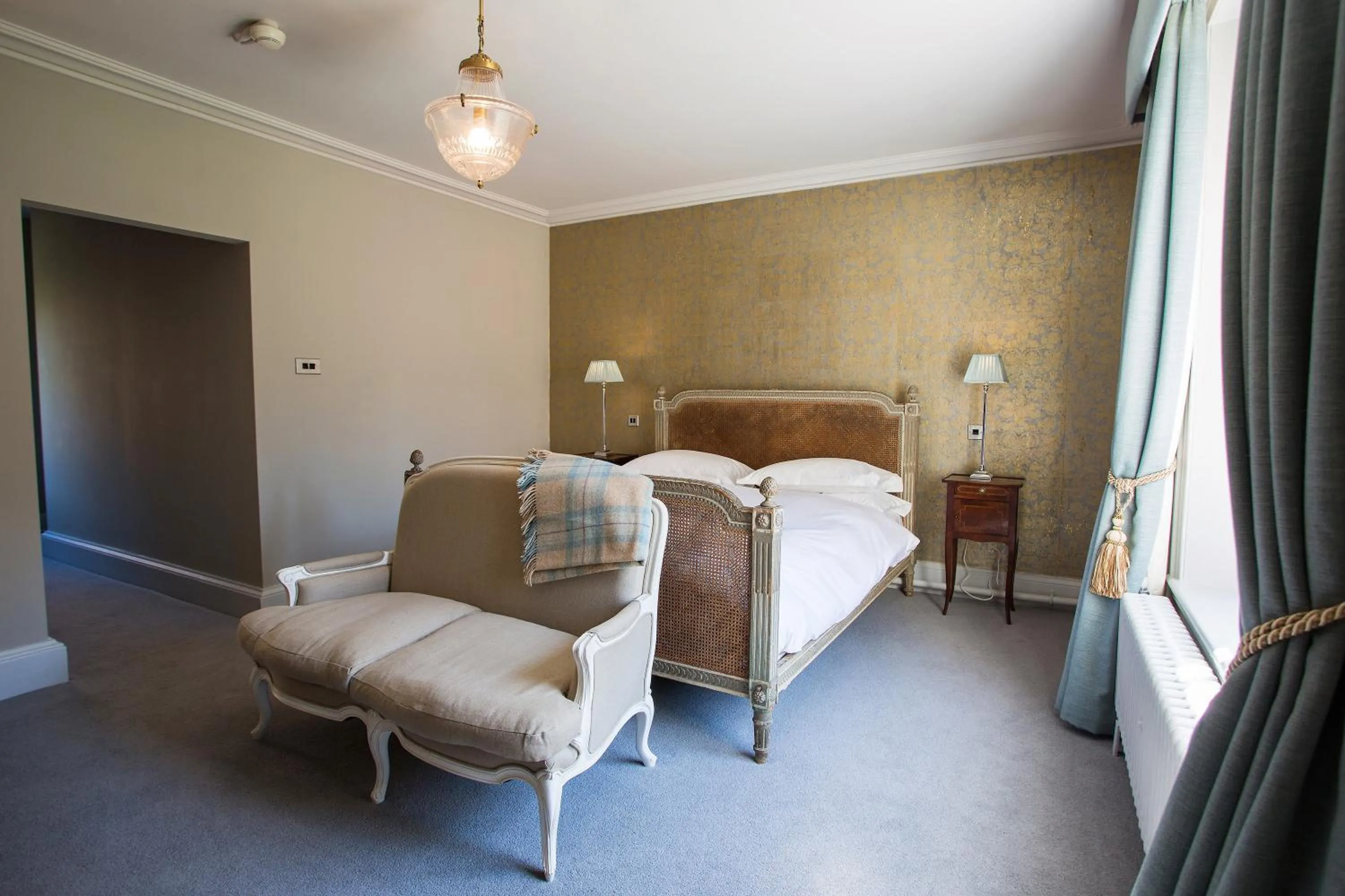 Bed in Grays Court Hotel