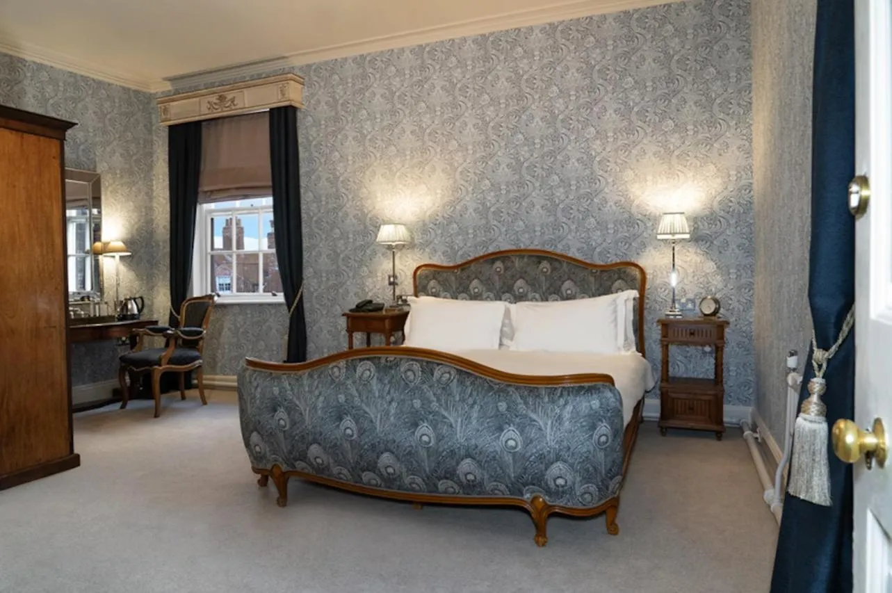 Bed in Grays Court Hotel