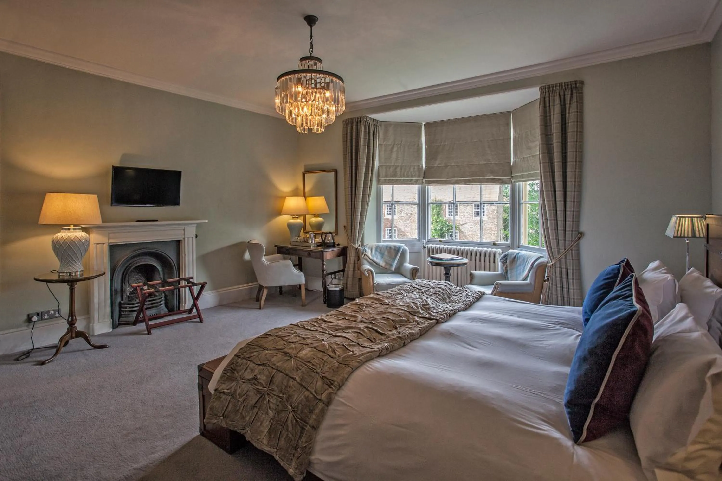 Bed in Grays Court Hotel